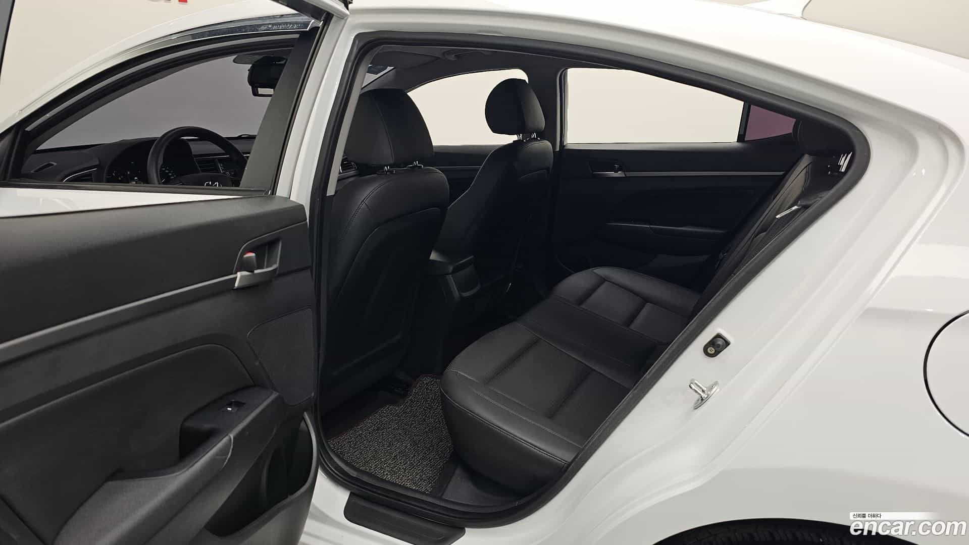 AVANTE Hyundai 2018.5-OPTION-015