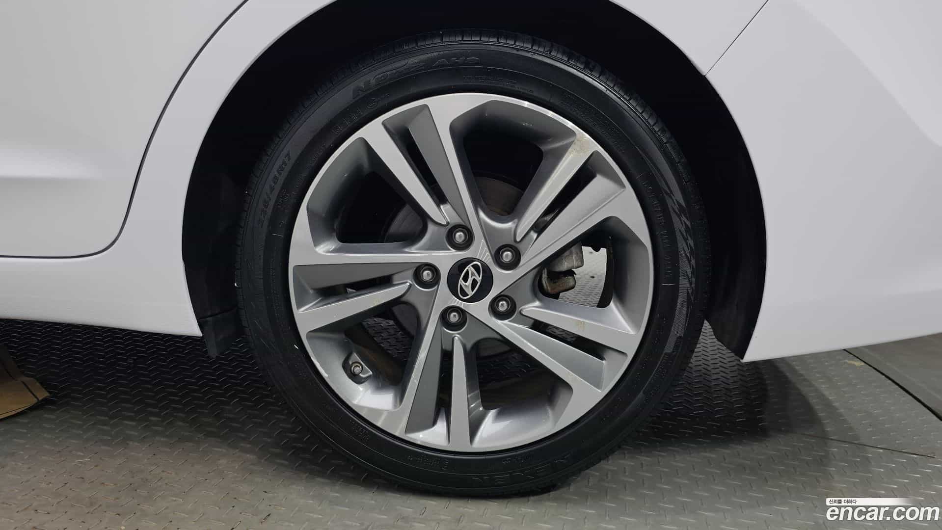 AVANTE Hyundai 2018.5-OUTER-031