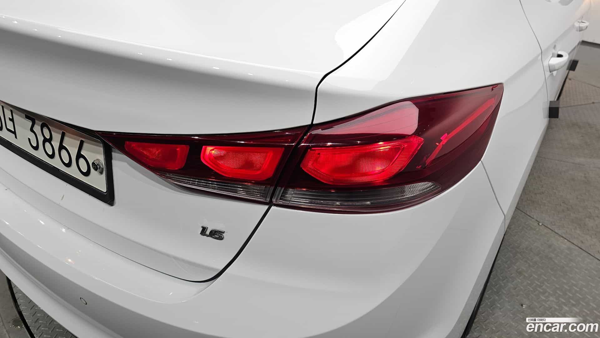 AVANTE Hyundai 2018.5-OUTER-033