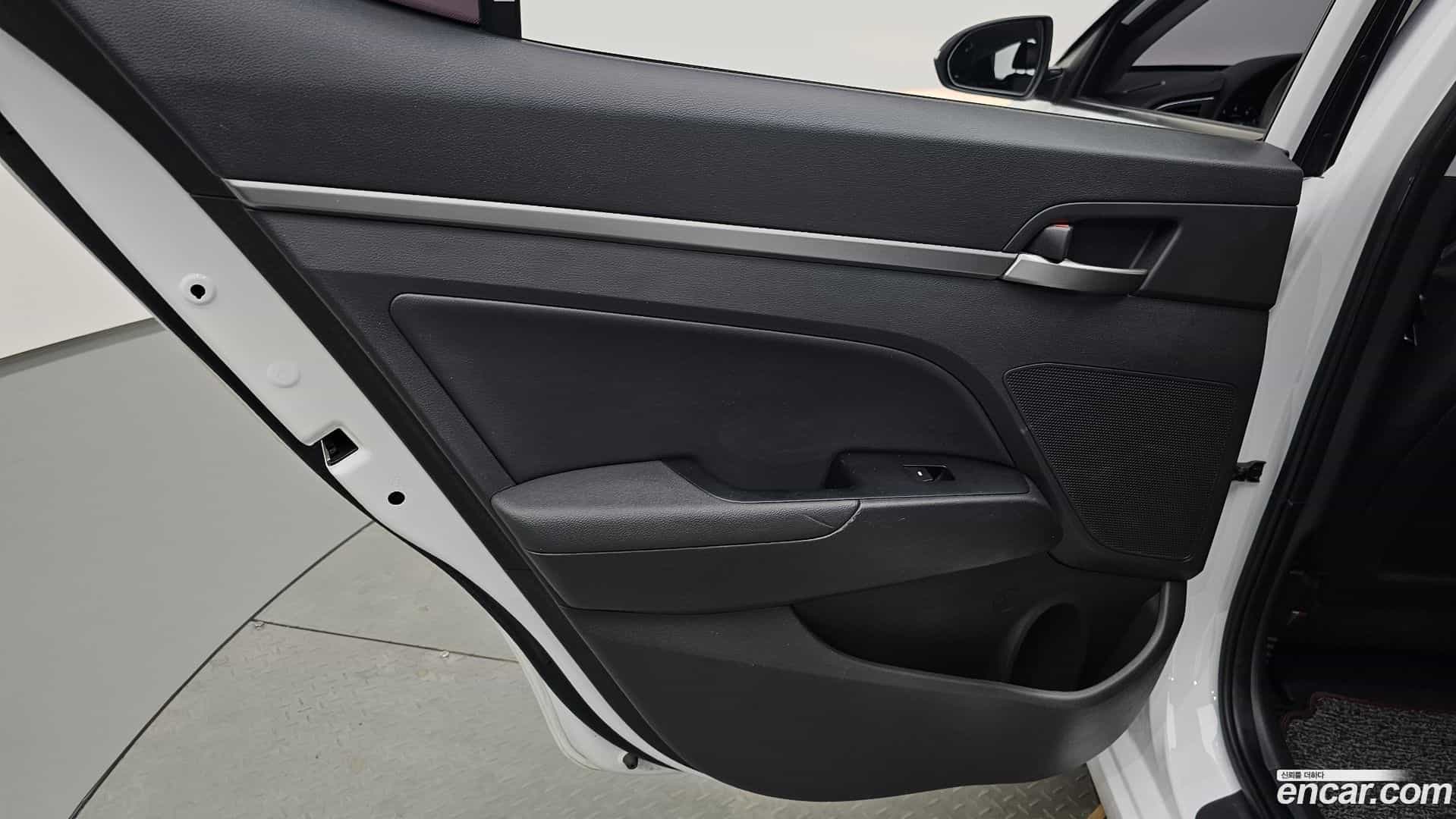 AVANTE Hyundai 2018.5-INNER-035