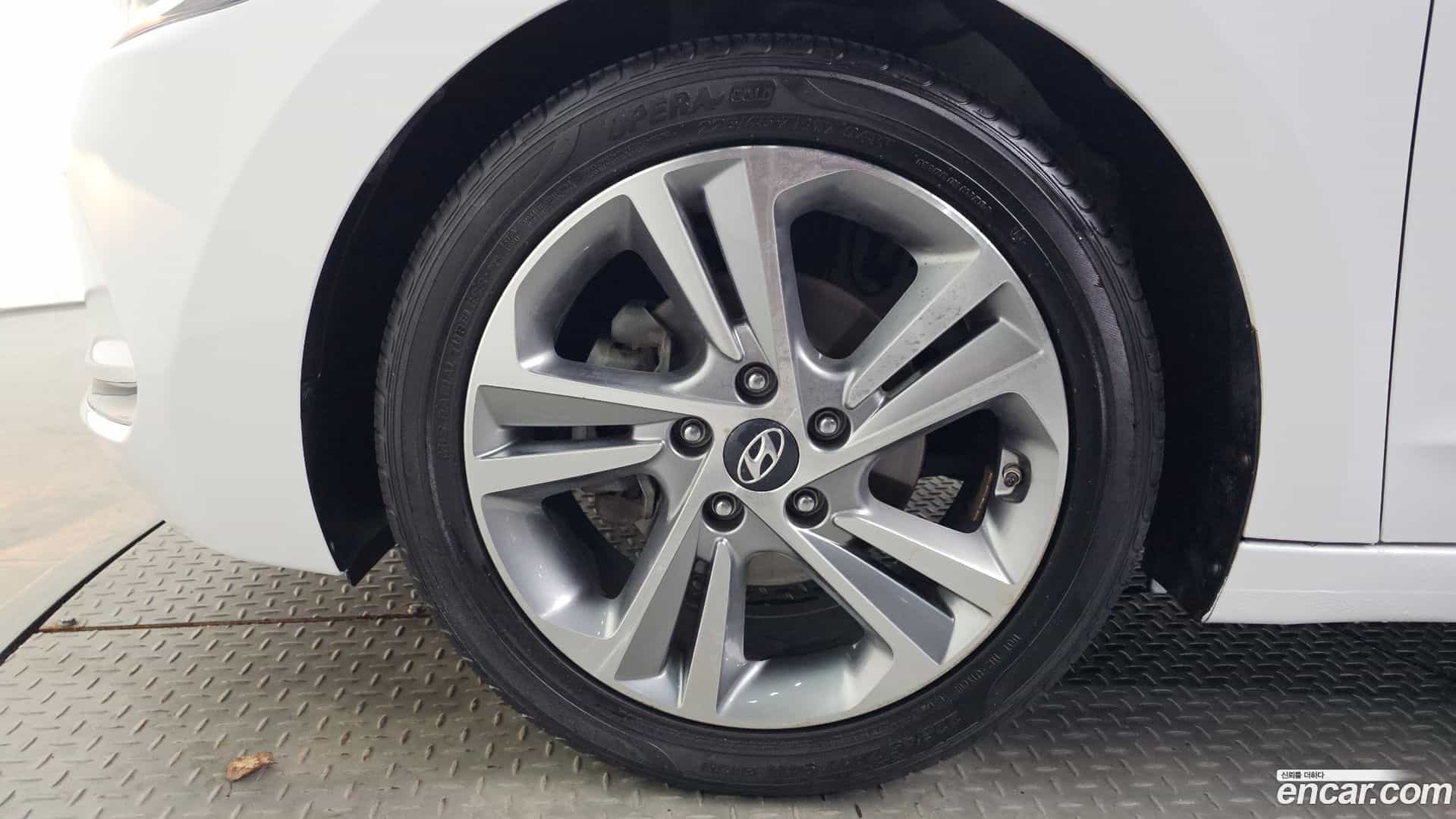 AVANTE Hyundai 2017.5-OUTER-005