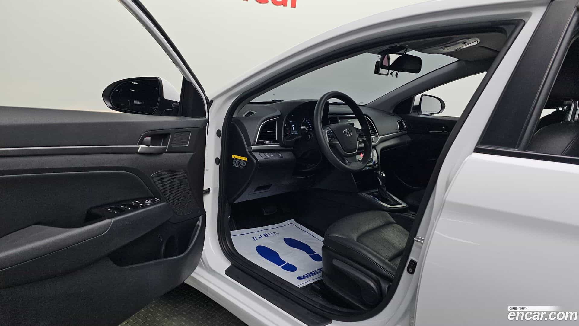 AVANTE Hyundai 2017.5-INNER-010
