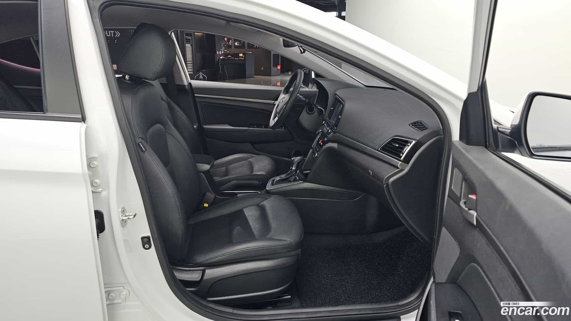AVANTE Hyundai 2017.5-OPTION-016