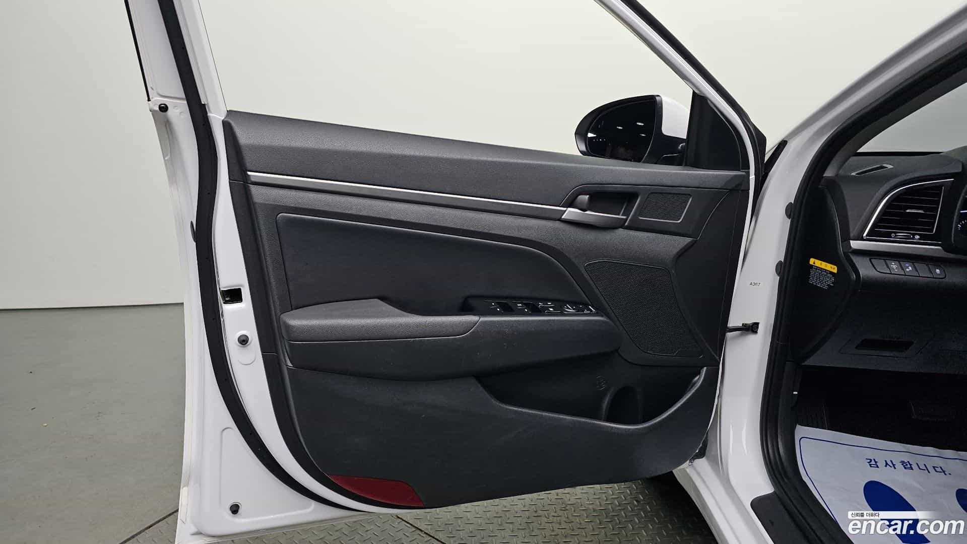 AVANTE Hyundai 2017.5-INNER-034