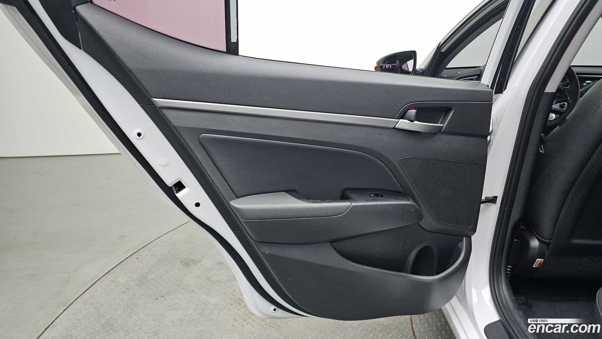 AVANTE Hyundai 2017.5-INNER-035