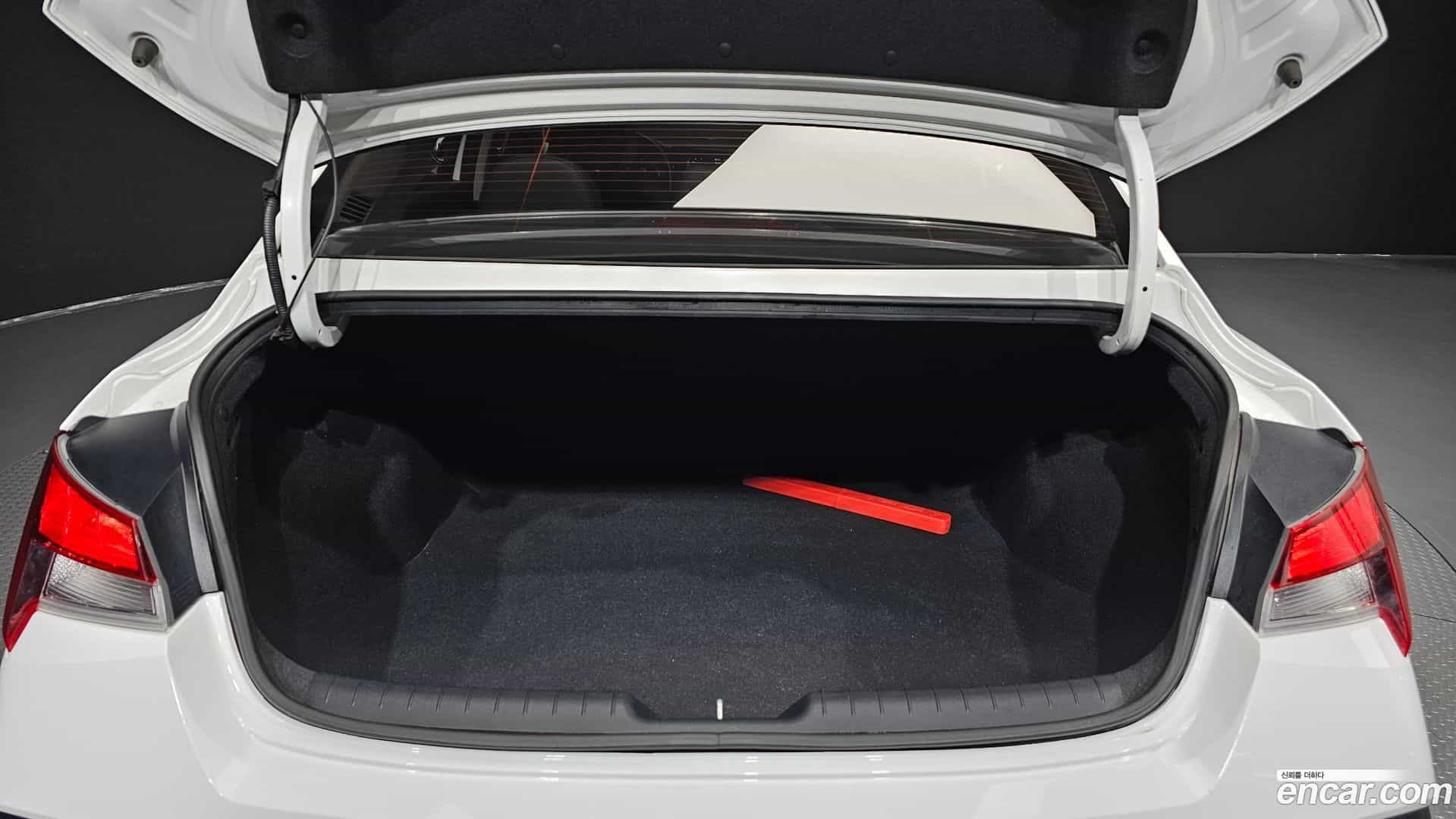 AVANTE Hyundai 2024.0-OPTION-024