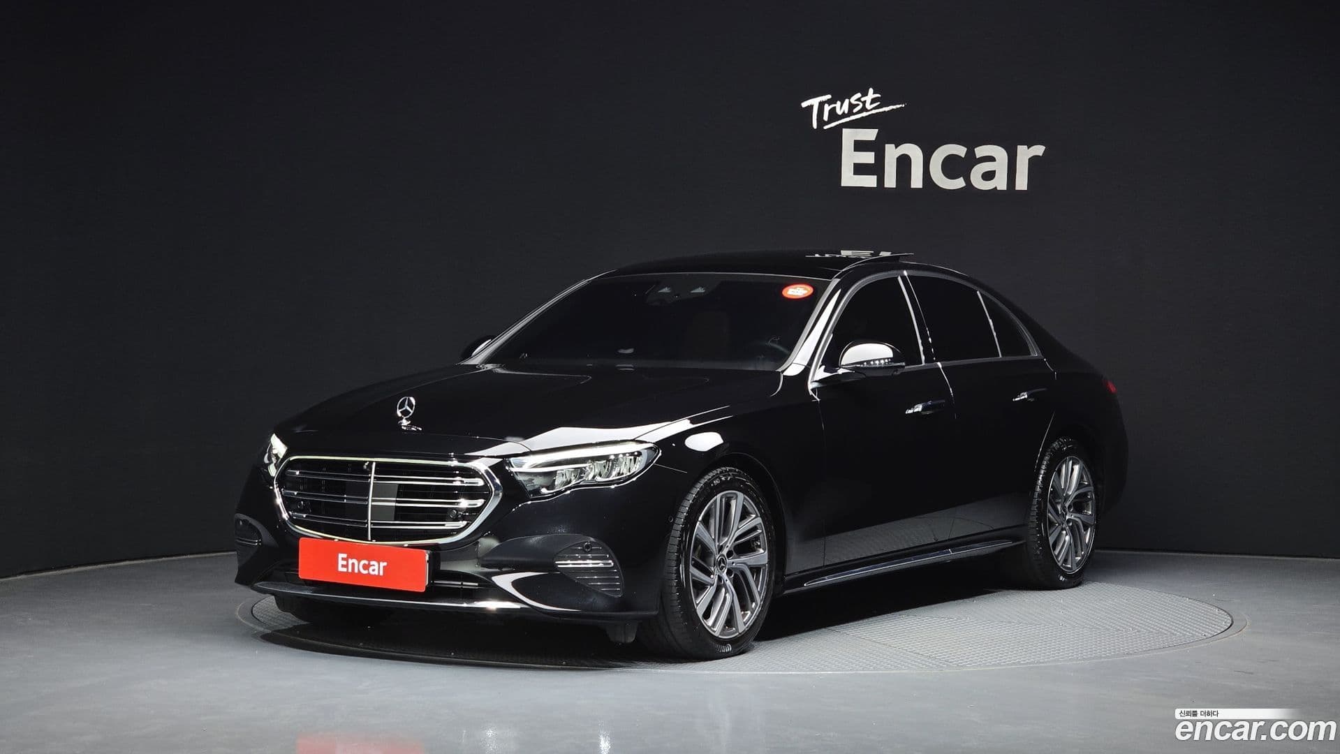 Main__Slider__Photo:E-Class Mercedes-Benz 2024.8-0