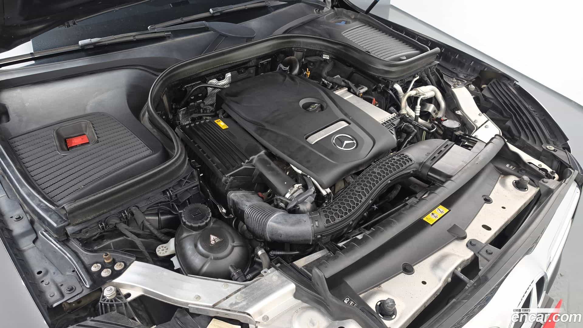 GLC-Class Mercedes-Benz 2019.10-OUTER-006
