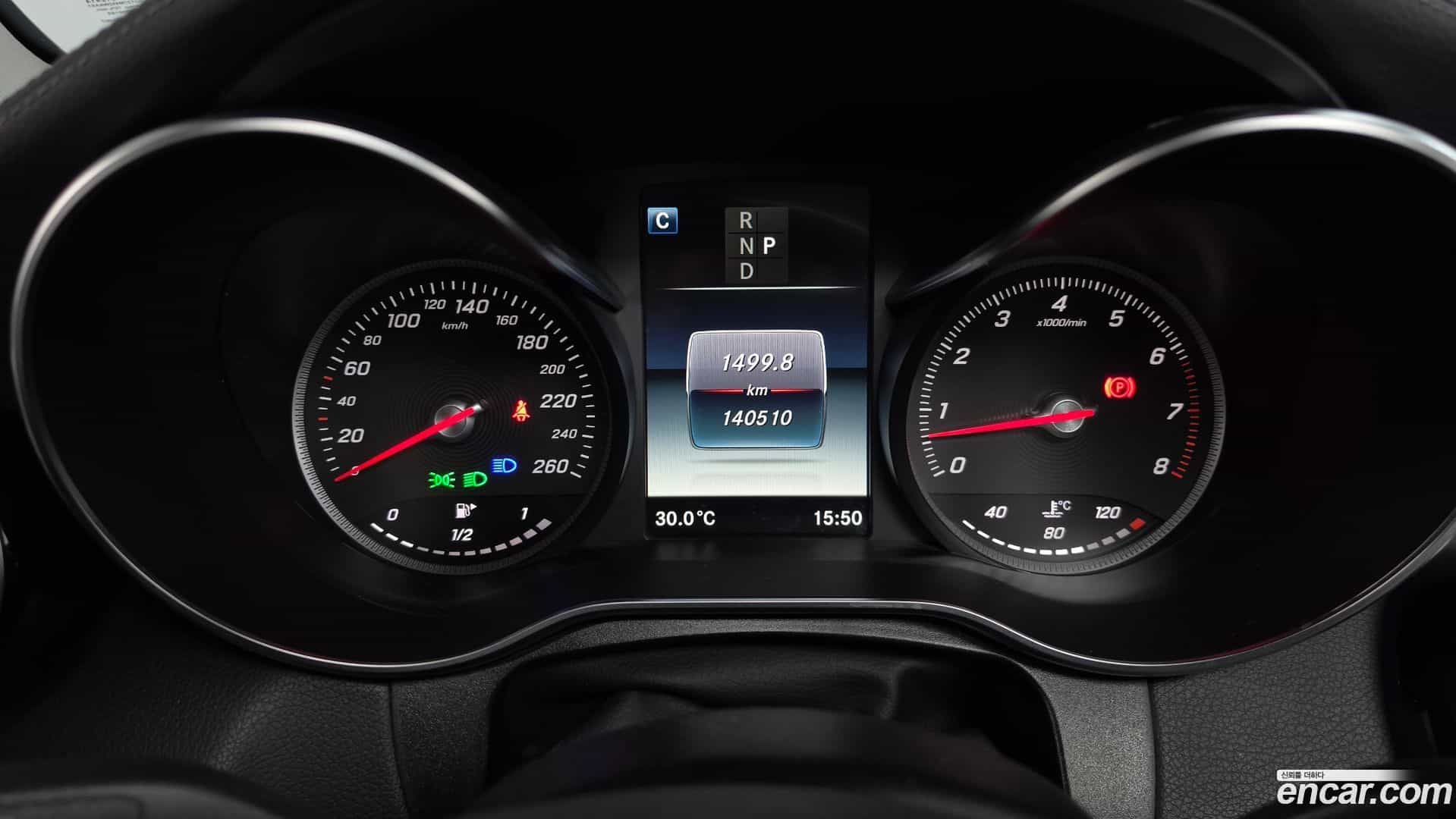 GLC-Class Mercedes-Benz 2019.10-INNER-008
