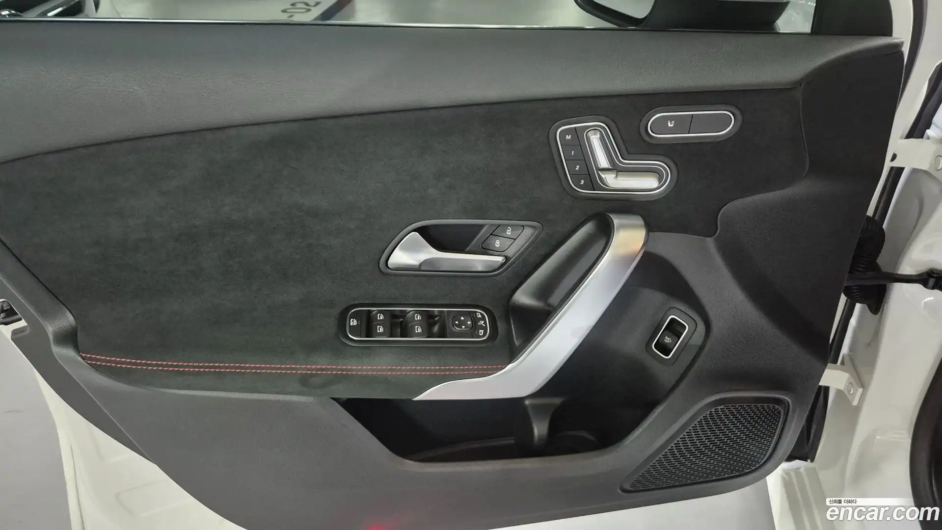 A-Class Mercedes-Benz 2023.4-OPTION-017