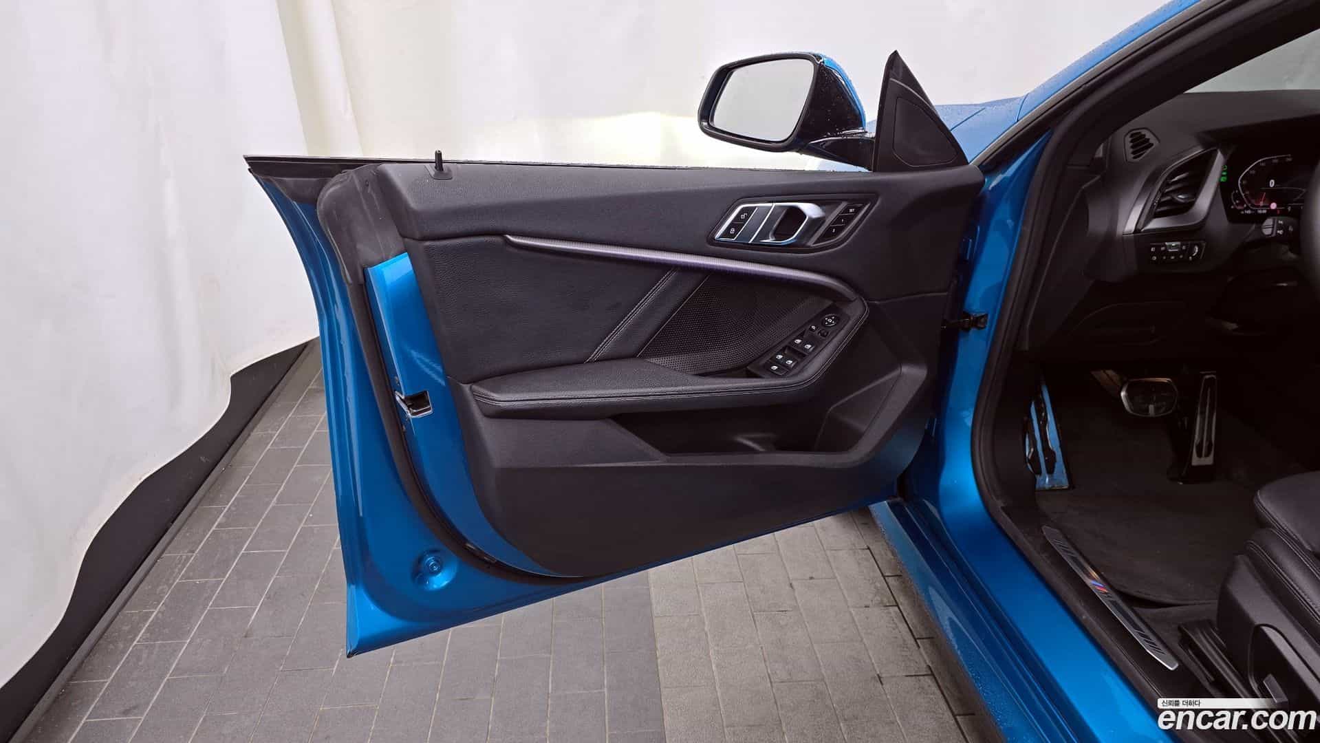 2-Series BMW 2022.0-INNER-034