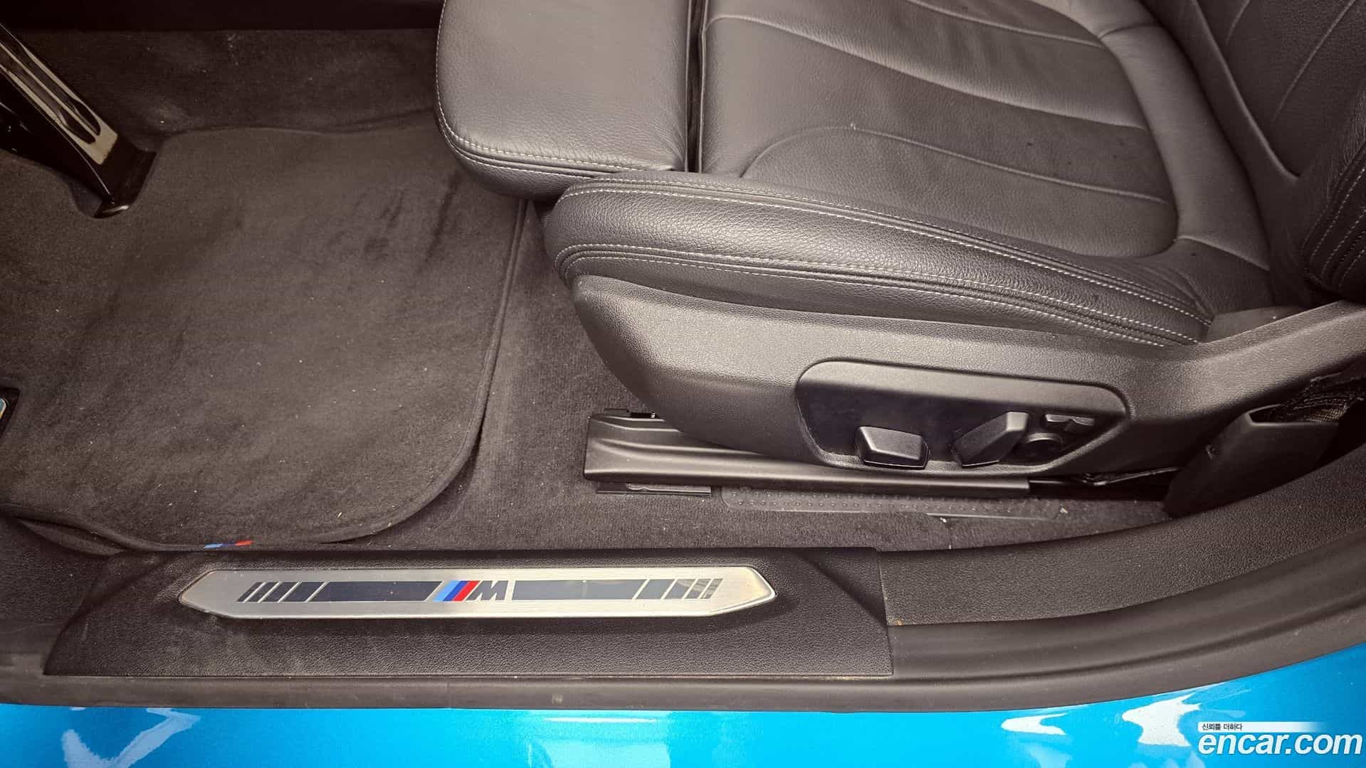 2-Series BMW 2022.0-INNER-036