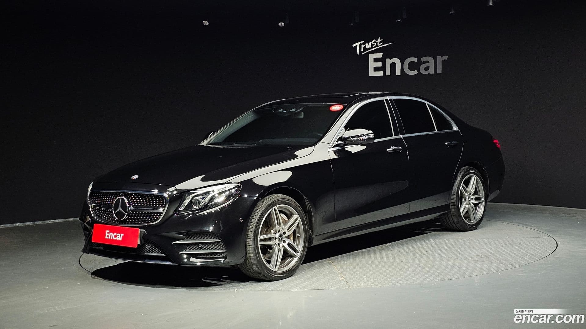 Main__Slider__Photo:E-Class Mercedes-Benz 2020.4-0