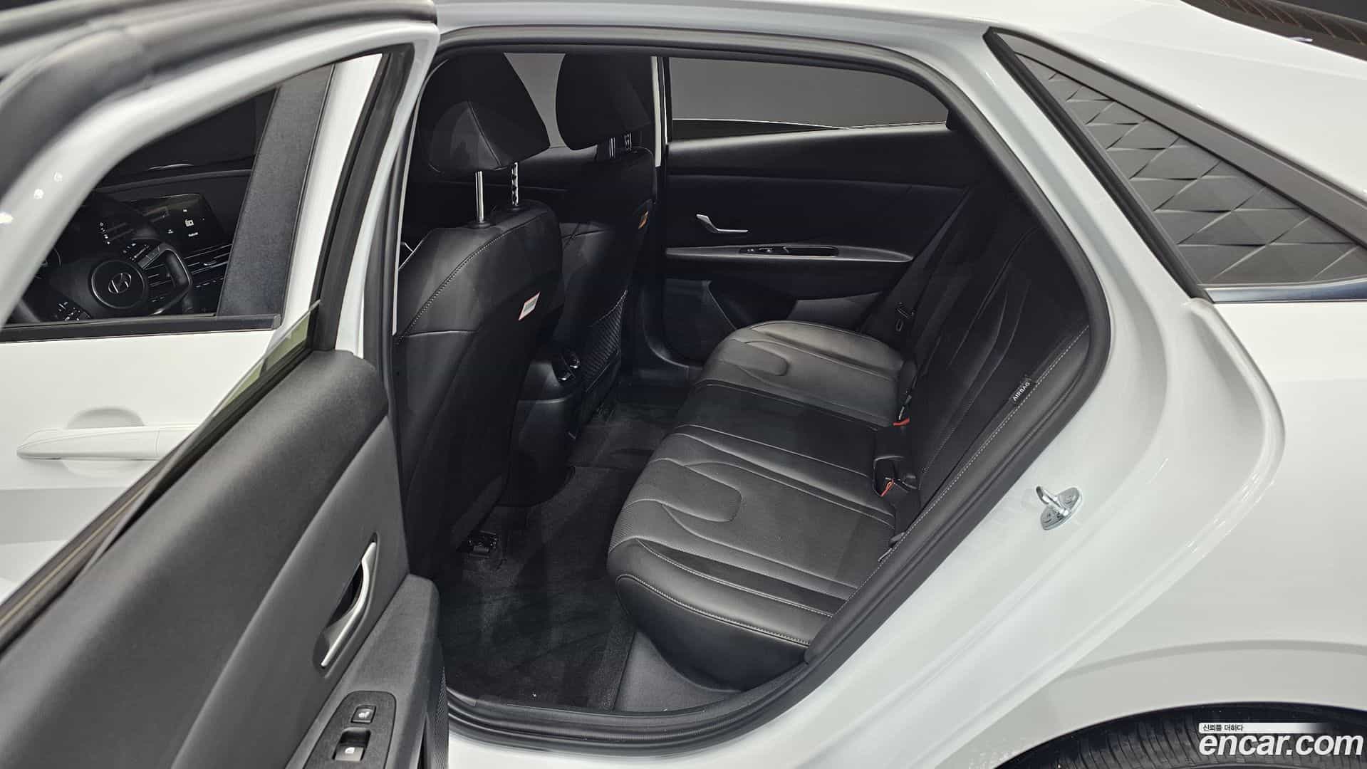 AVANTE Hyundai 2024.8-OPTION-016