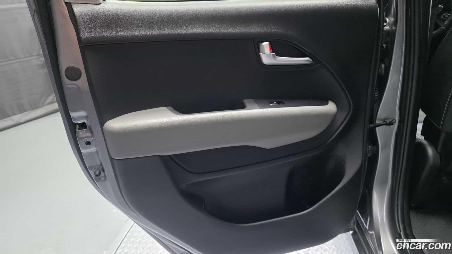 RAY Kia 2023.4-INNER-035