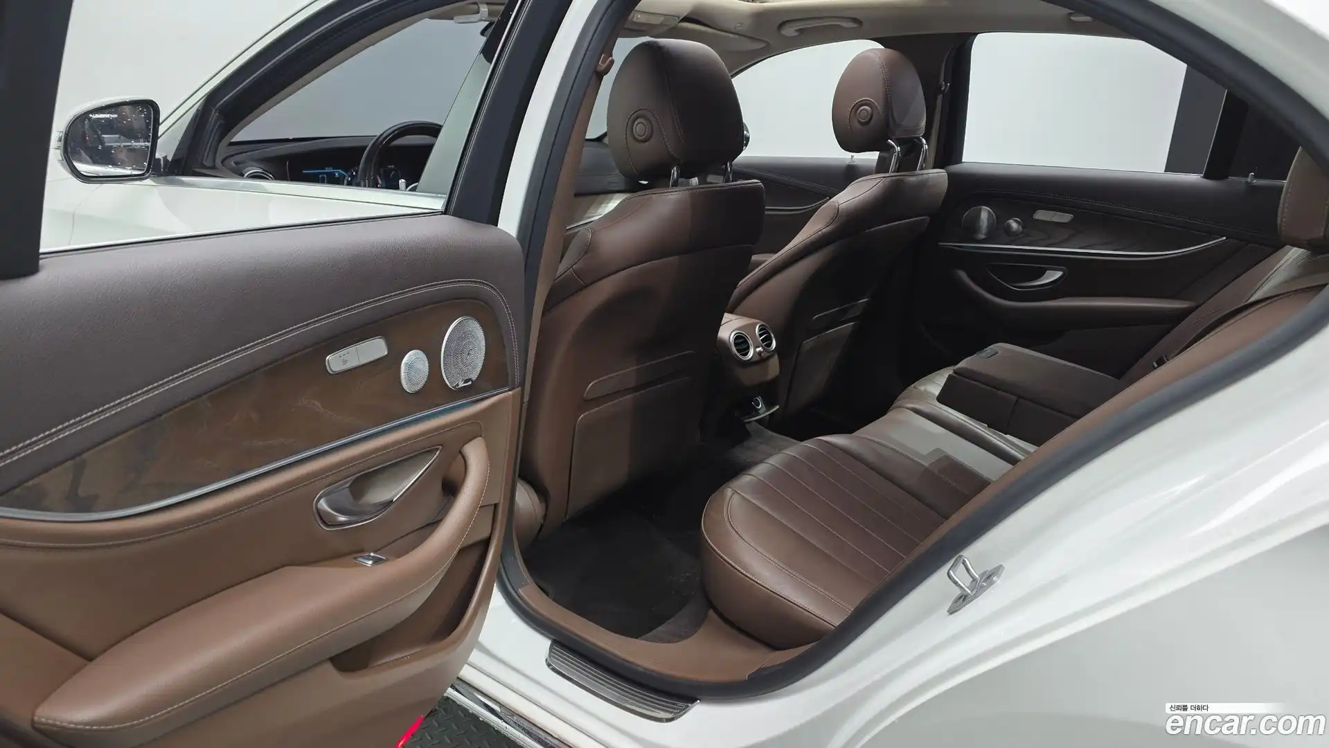 E-Class Mercedes-Benz 2018.7-OPTION-016