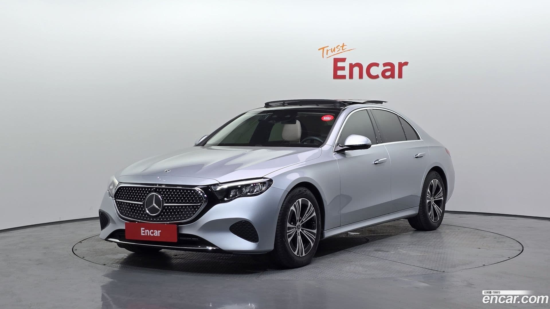 Main__Slider__Photo:E-Class Mercedes-Benz 2025.5-0