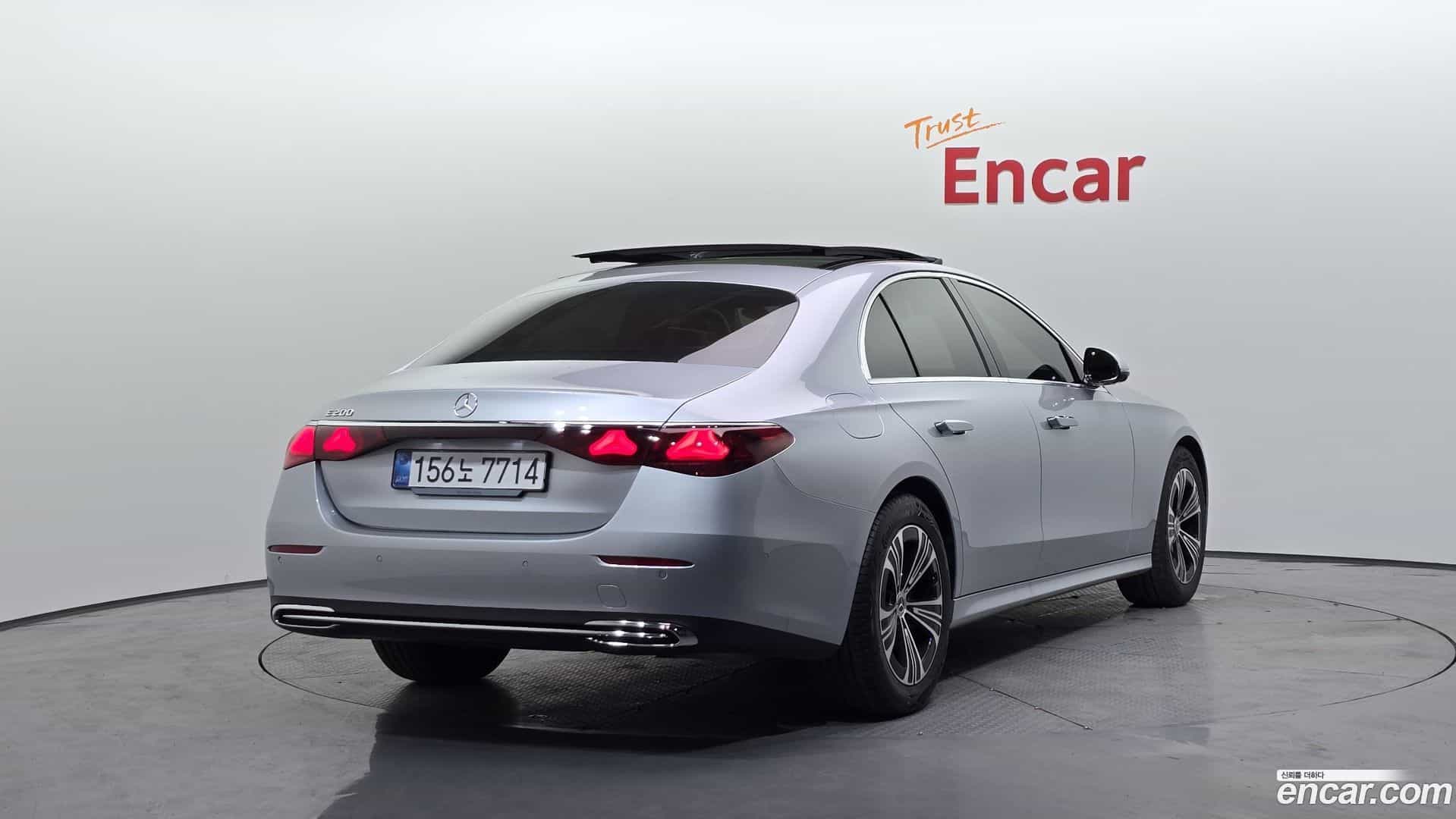 E-Class Mercedes-Benz 2025.5-OUTER-002