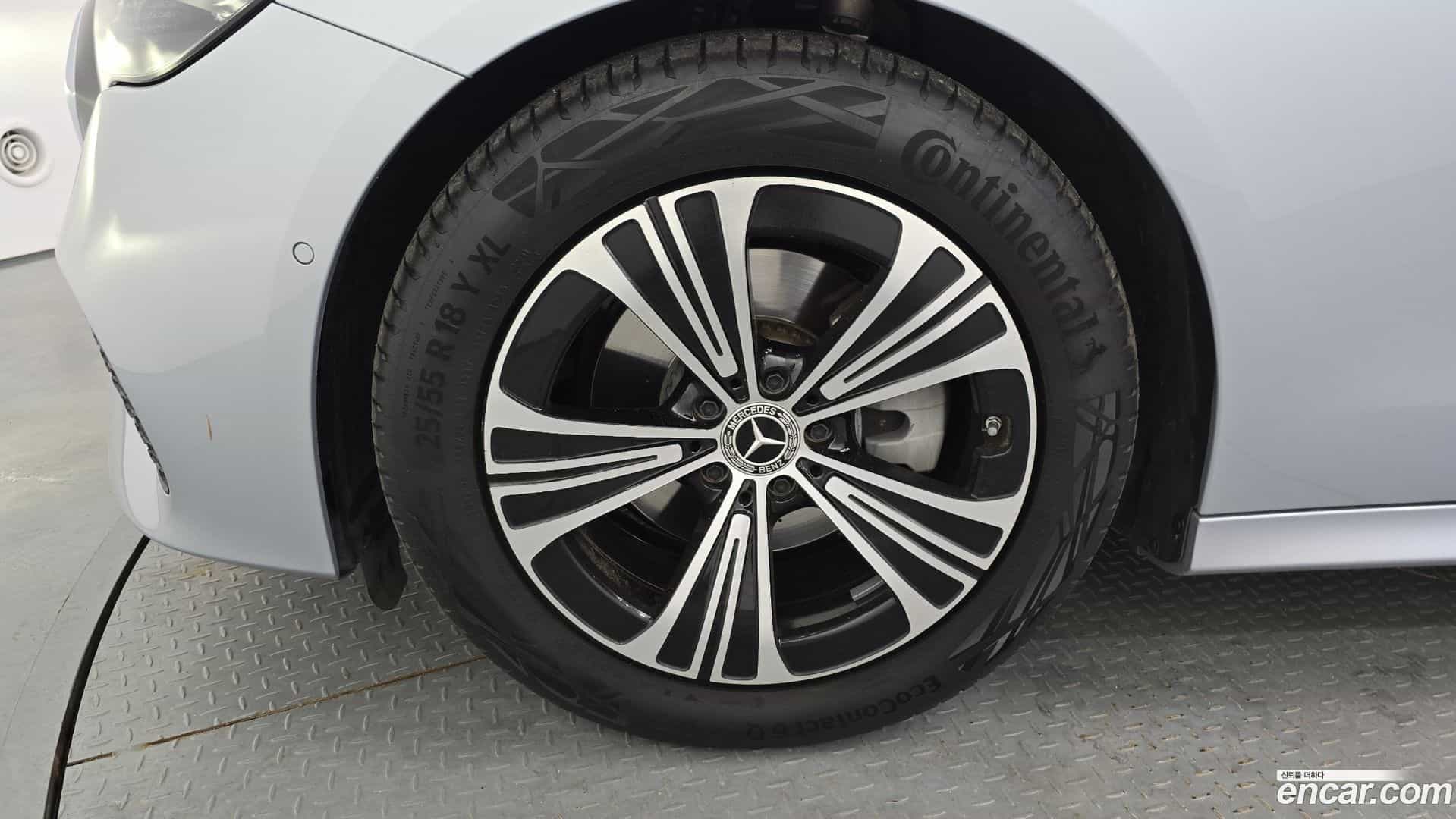 E-Class Mercedes-Benz 2025.5-OUTER-005