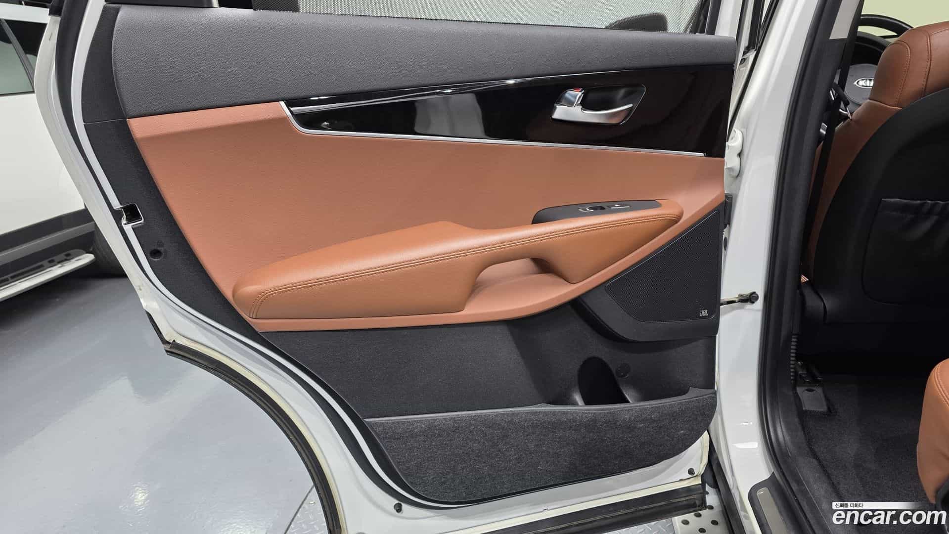 Sorento Kia 2017.8-INNER-035