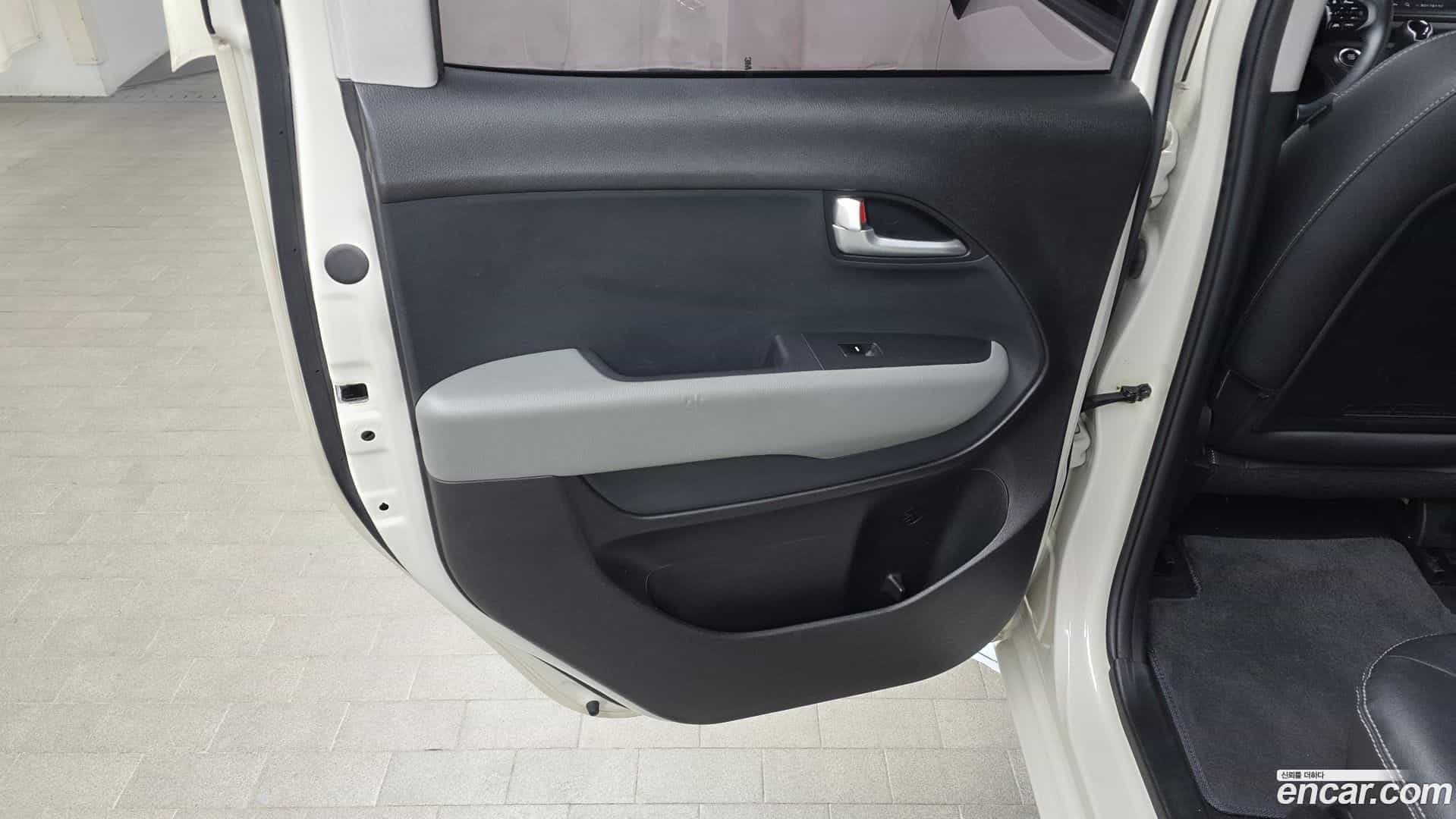 RAY Kia 2023.1-INNER-035