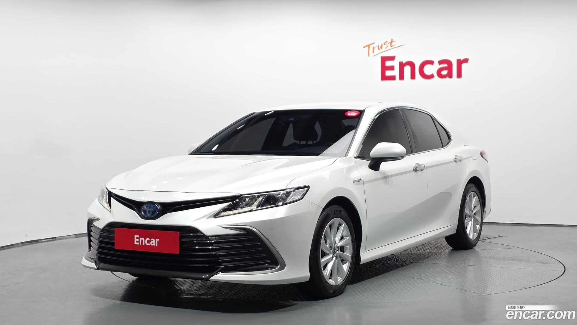 Main__Slider__Photo:Camry Toyota 2021.8-0