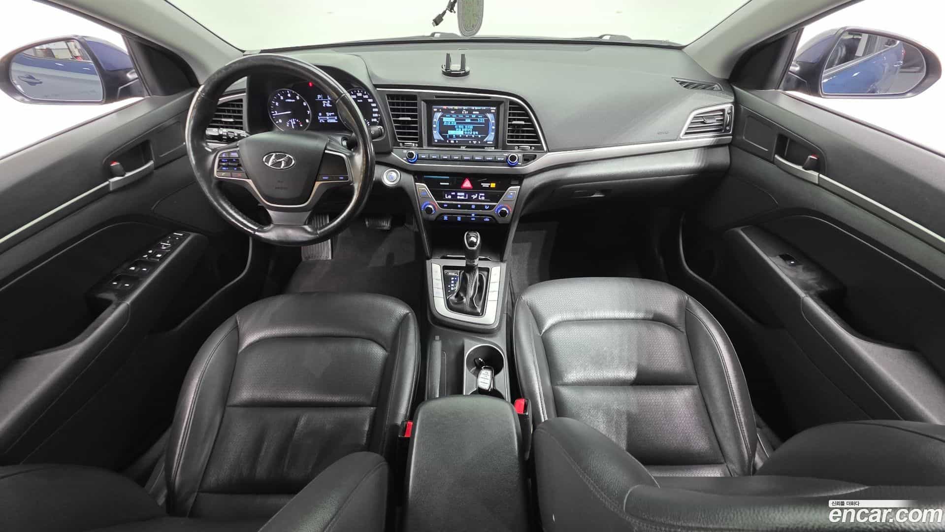 AVANTE Hyundai 2016.2-INNER-007