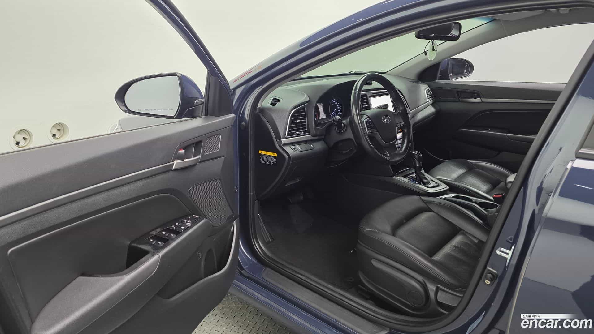 AVANTE Hyundai 2016.2-INNER-010