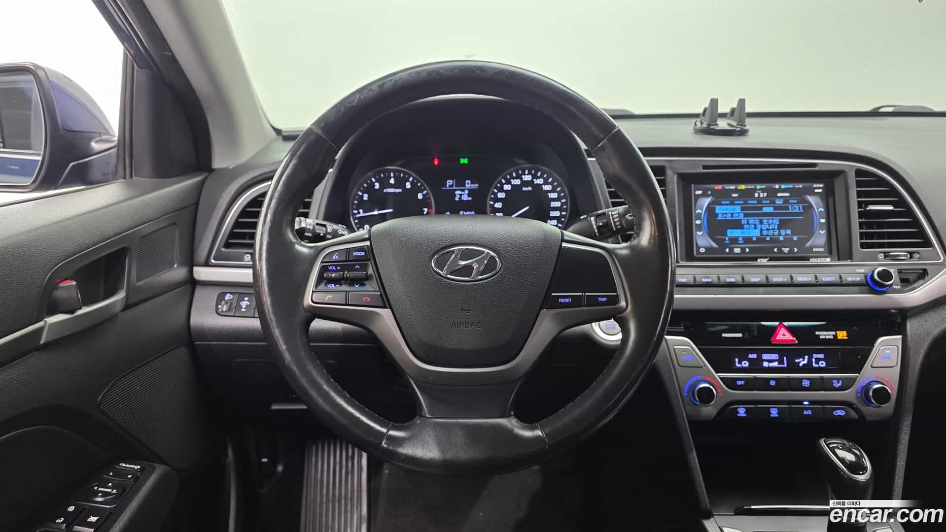 AVANTE Hyundai 2016.2-OPTION-017