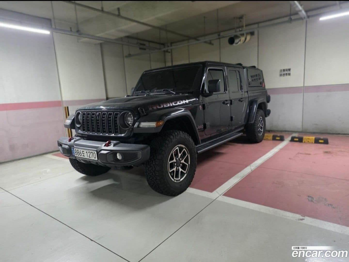 Main__Slider__Photo:Gladiator Jeep 2025.11-0