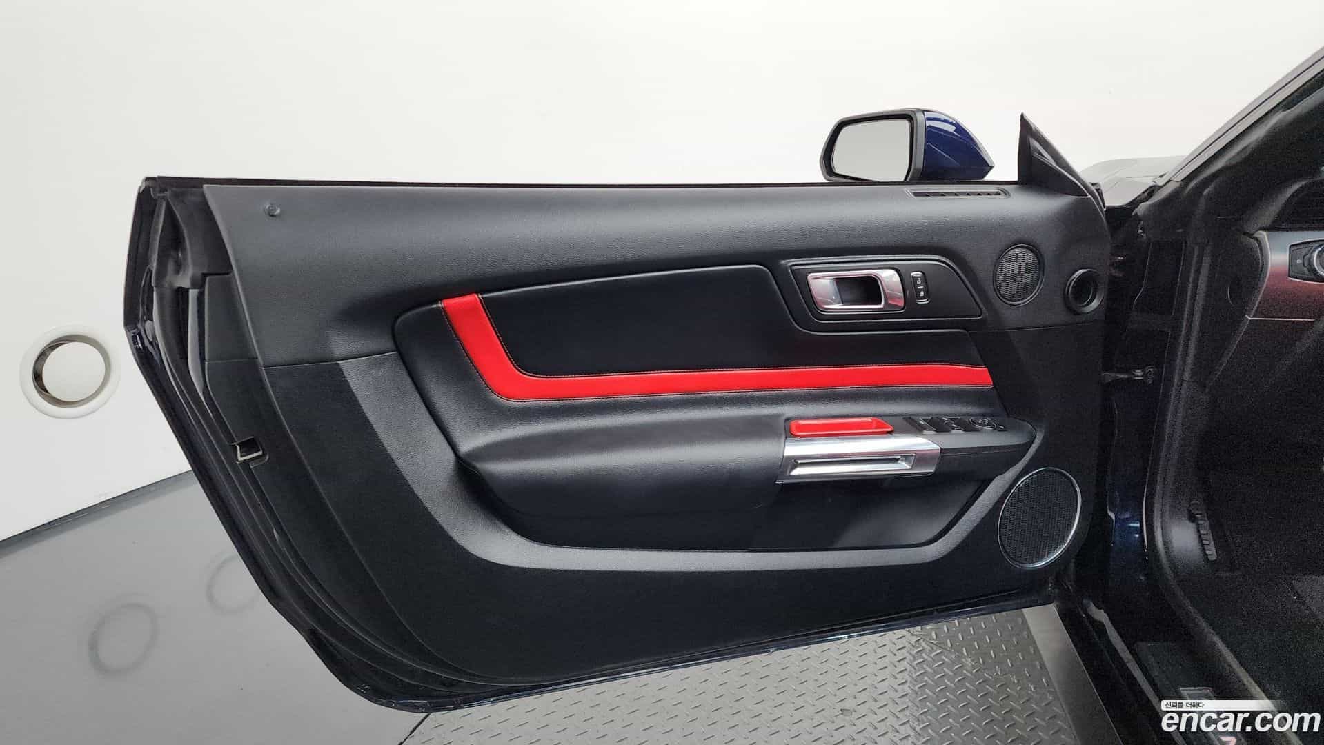 Mustang Ford 2021.3-INNER-035