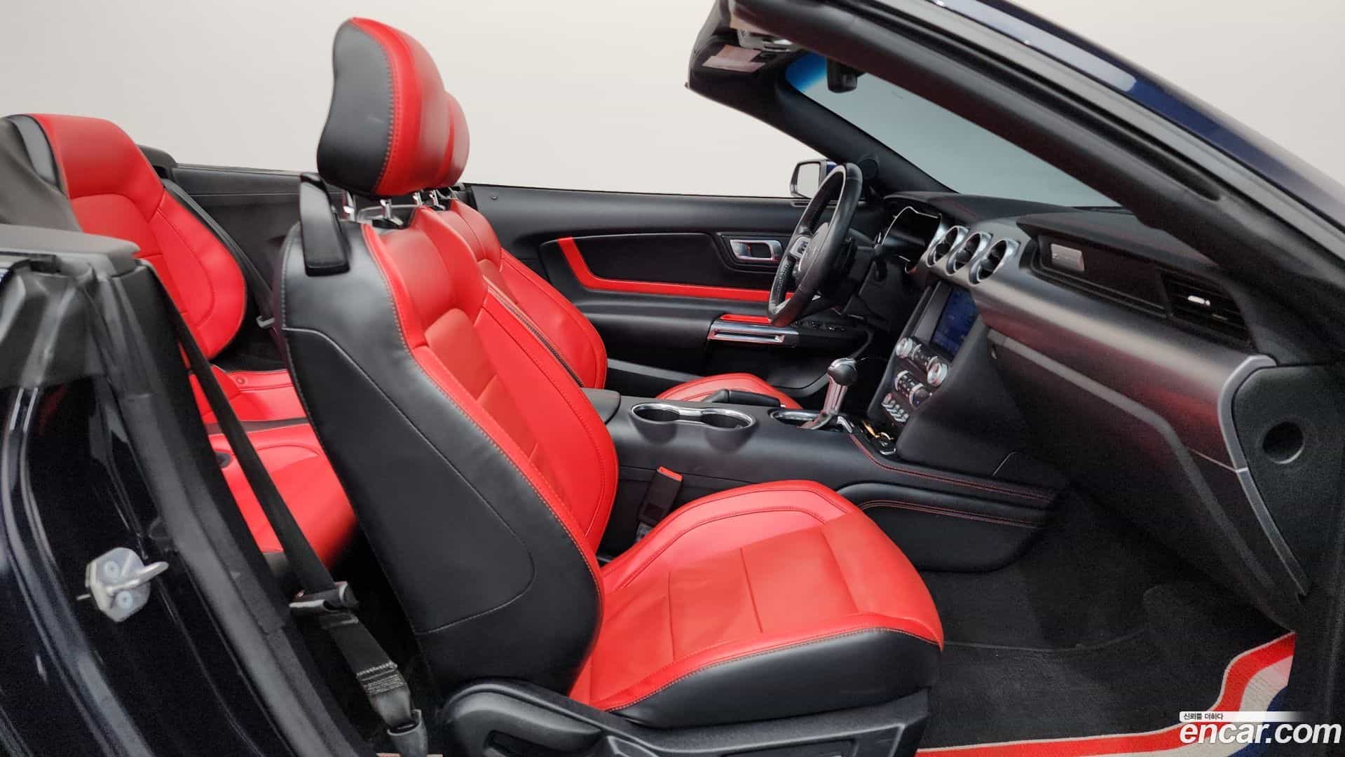 Mustang Ford 2021.3-INNER-036