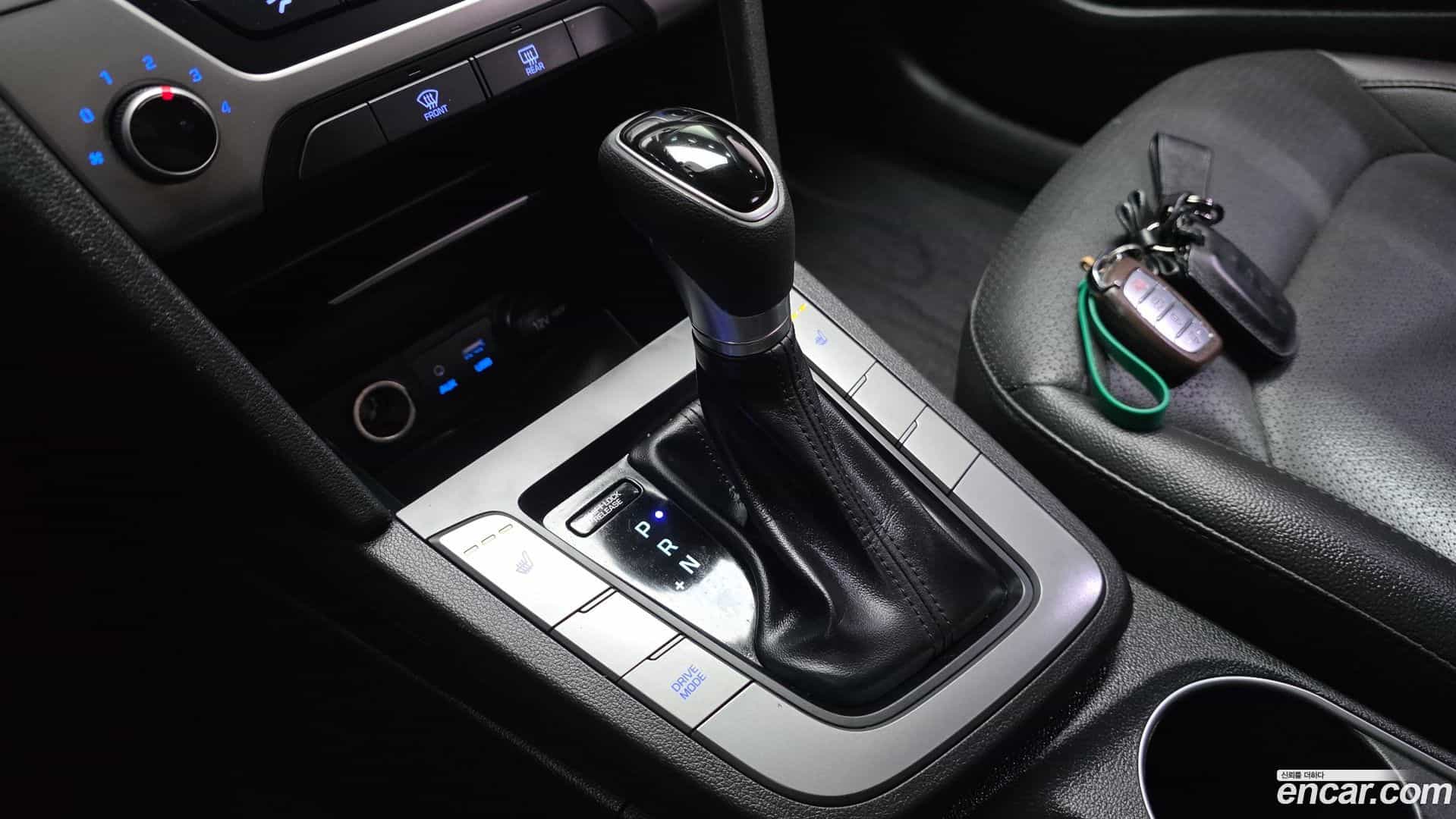 AVANTE Hyundai 2017.11-INNER-009