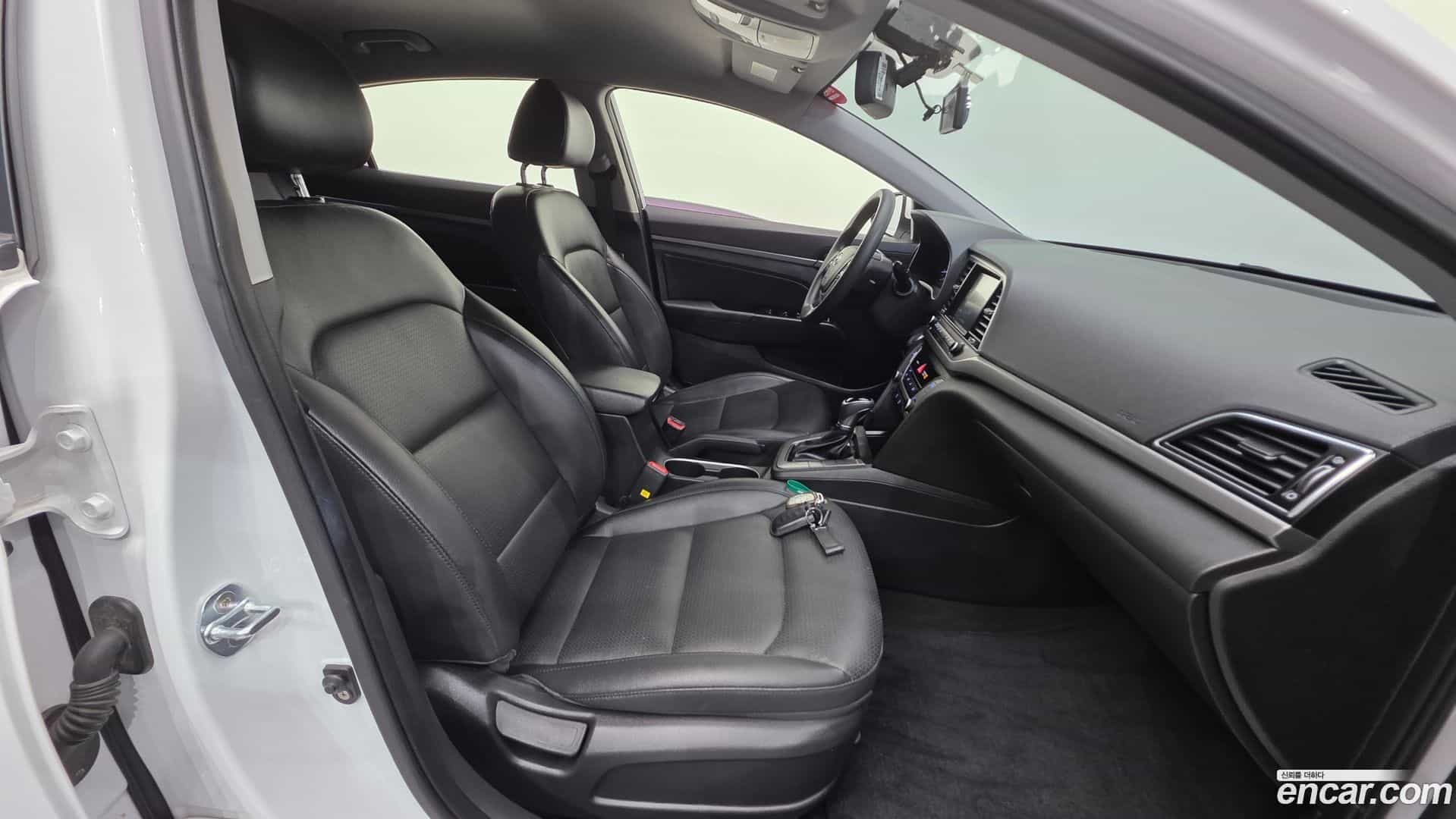 AVANTE Hyundai 2017.11-INNER-010
