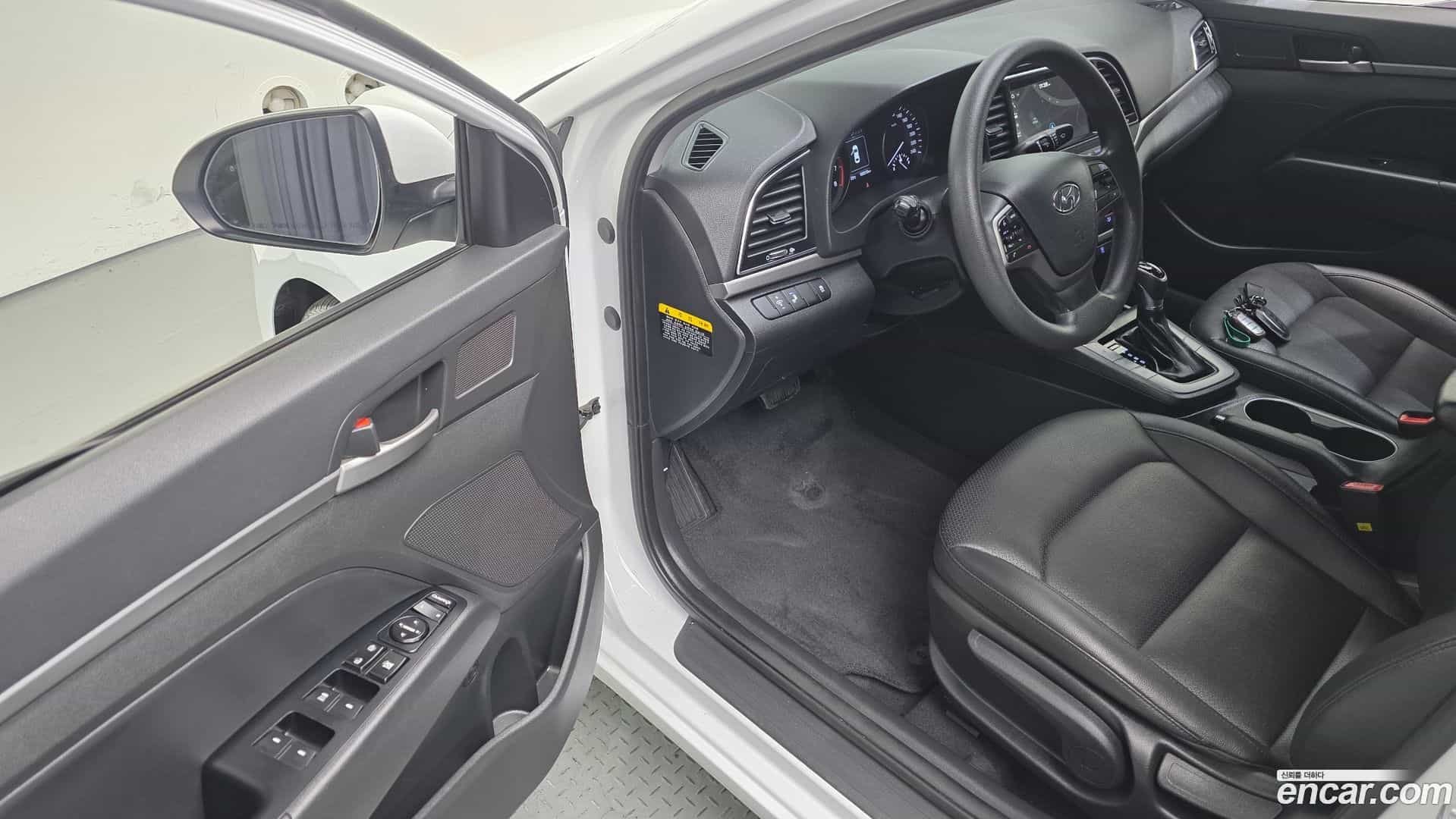 AVANTE Hyundai 2017.11-OPTION-015