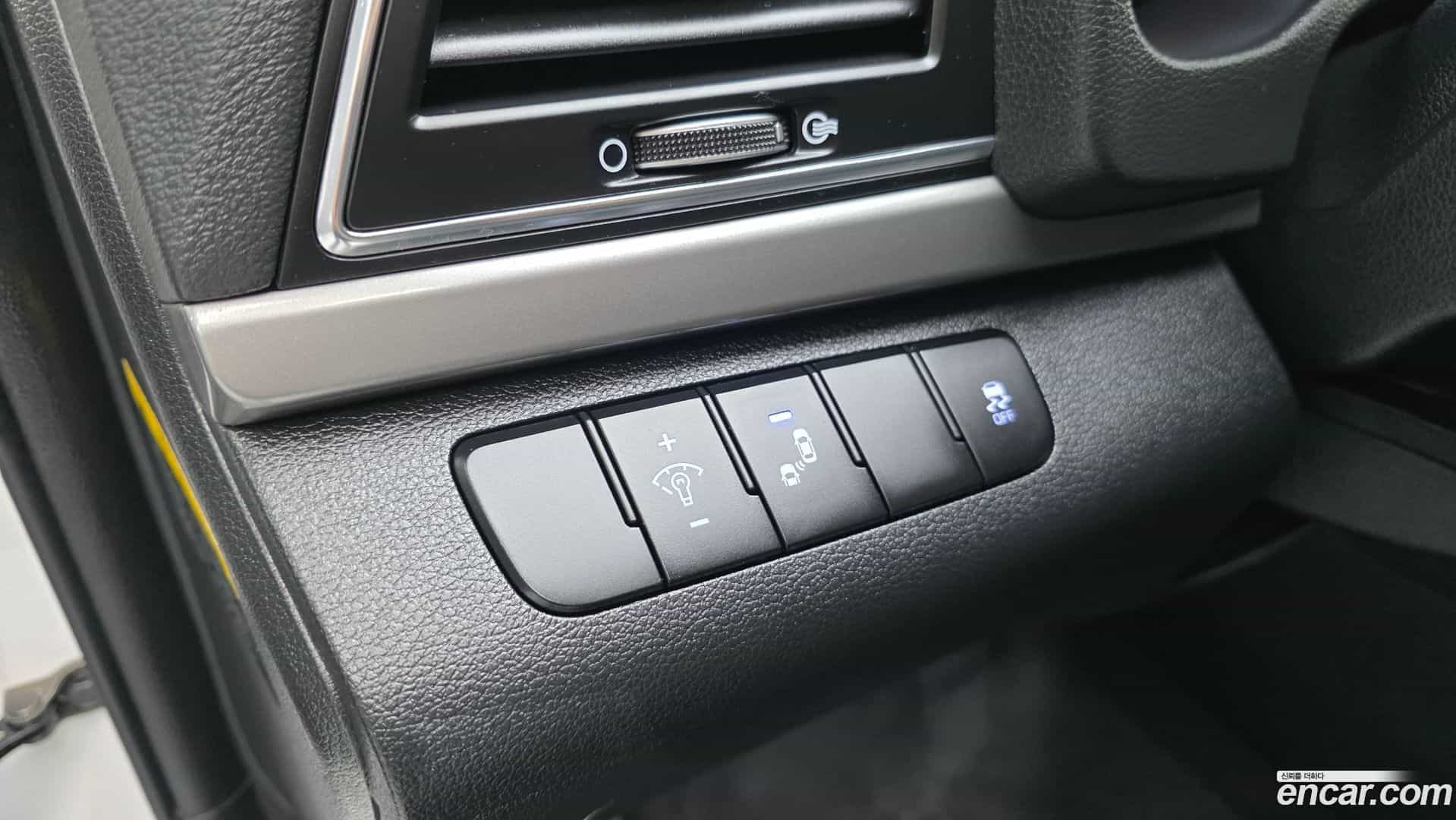 AVANTE Hyundai 2017.11-OPTION-016