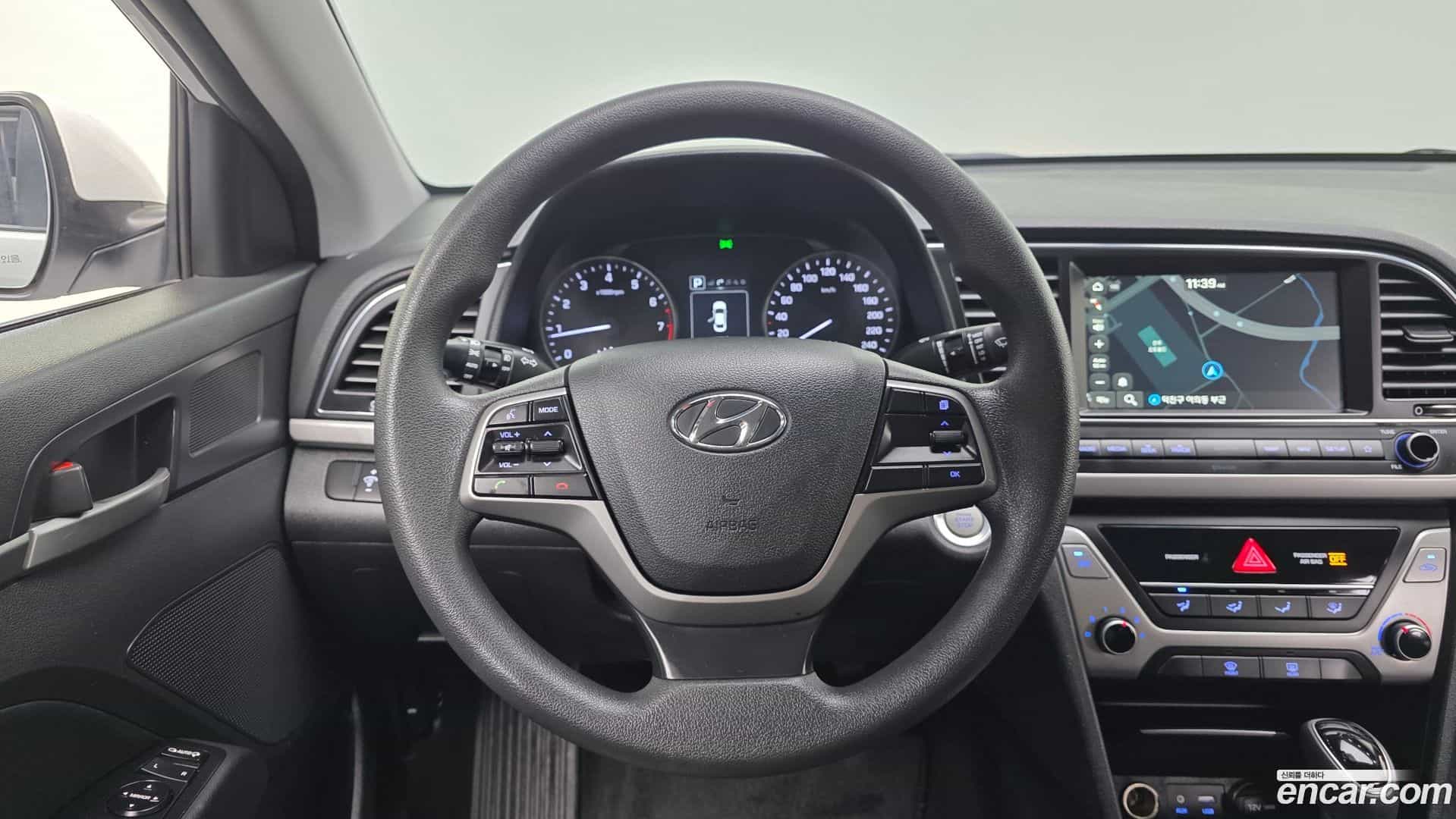 AVANTE Hyundai 2017.11-OPTION-018