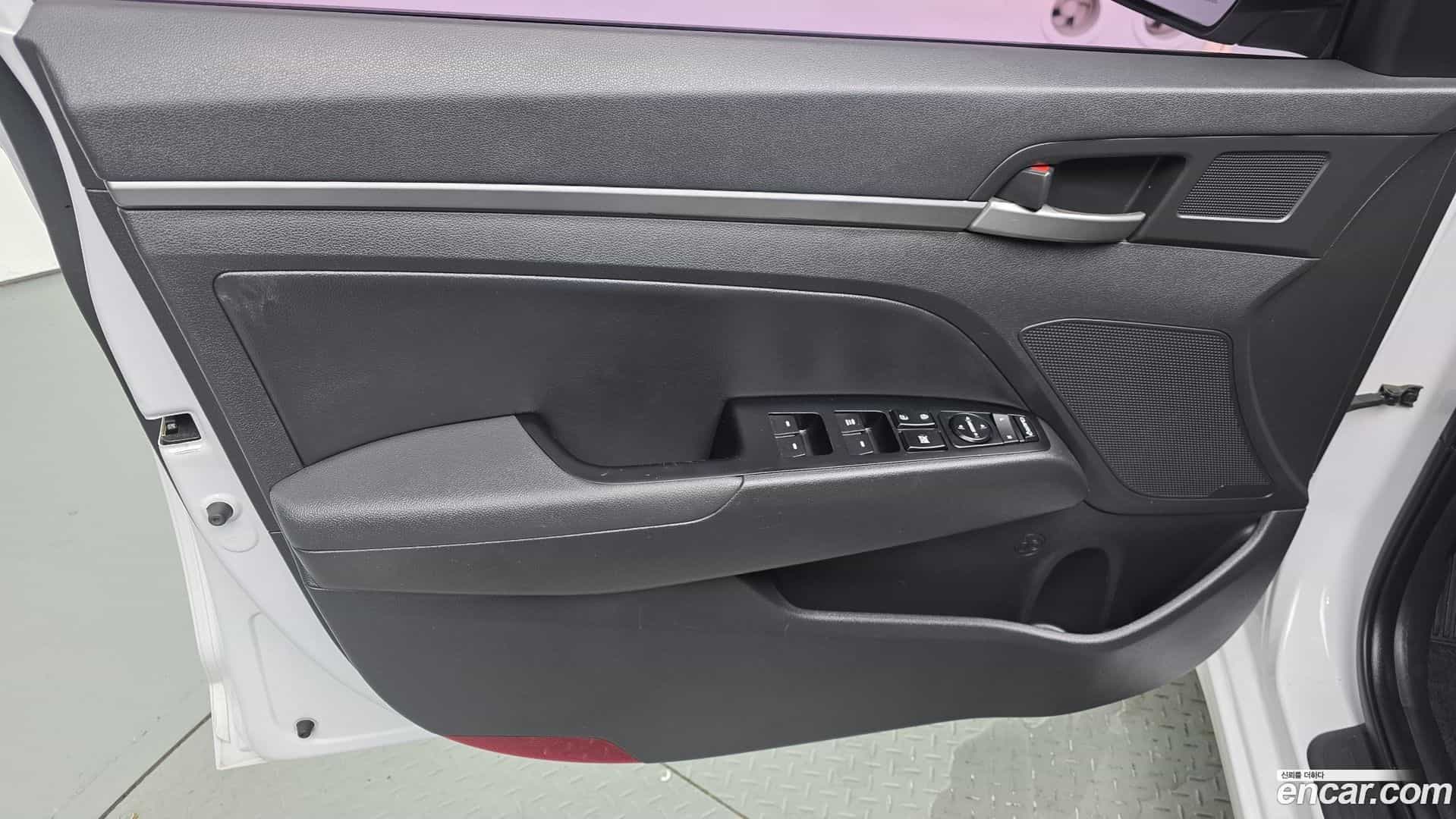 AVANTE Hyundai 2017.11-INNER-034