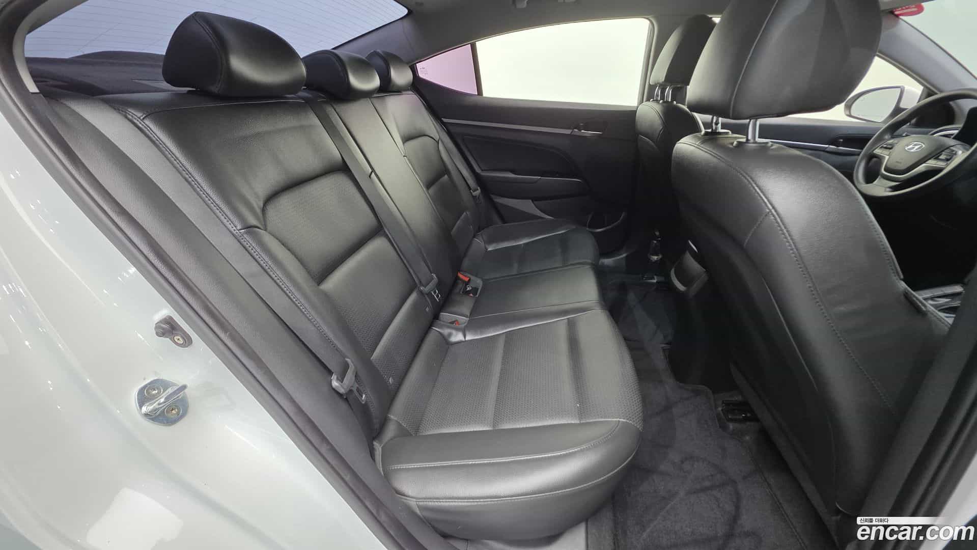 AVANTE Hyundai 2017.11-OPTION-041