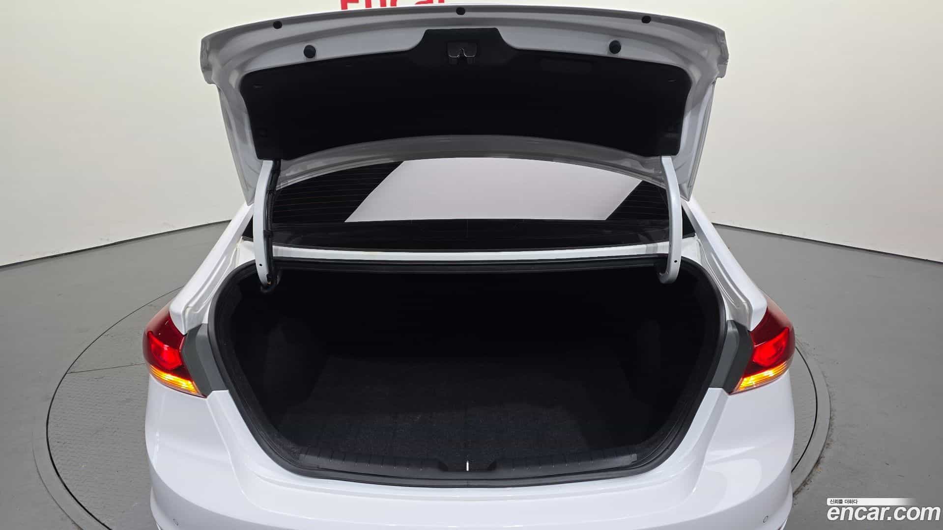 AVANTE Hyundai 2017.11-OPTION-042