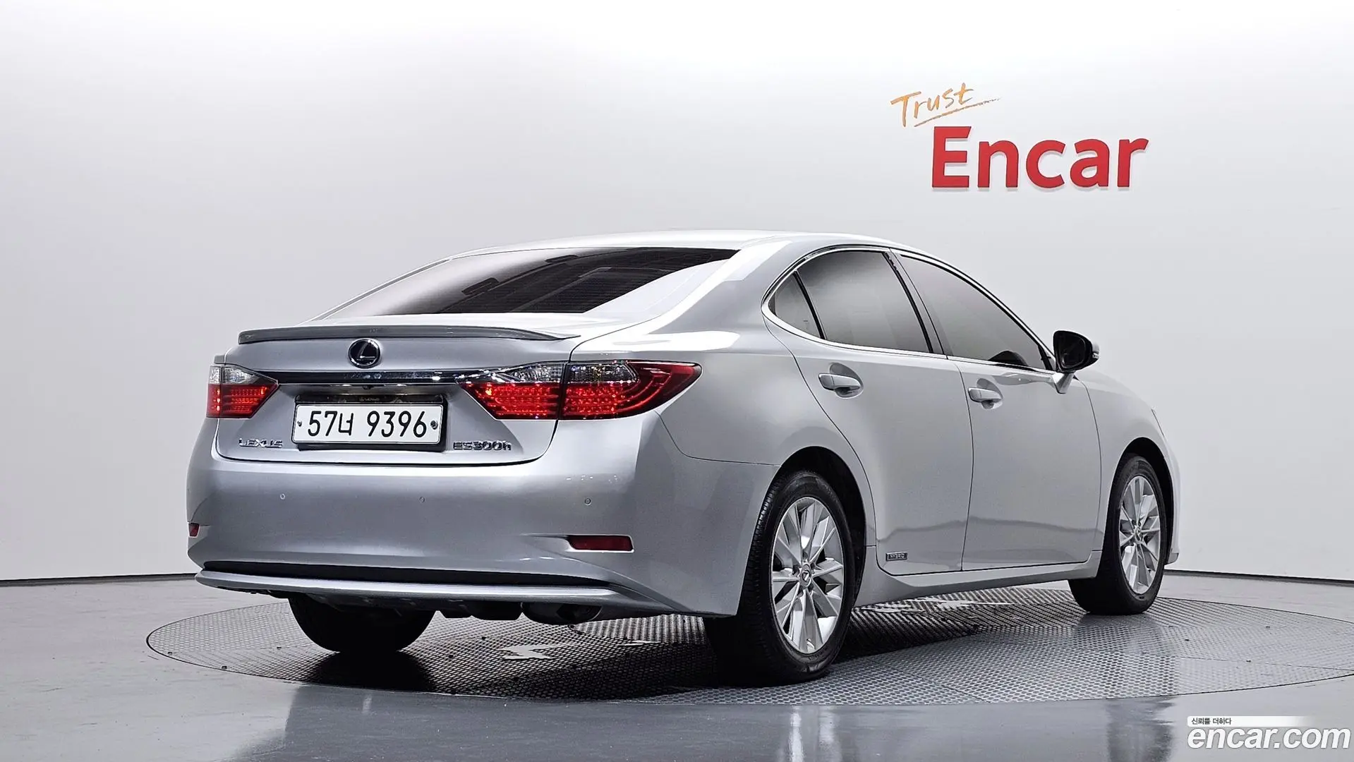 Main__Slider__Photo:ES Lexus 2013.2-1