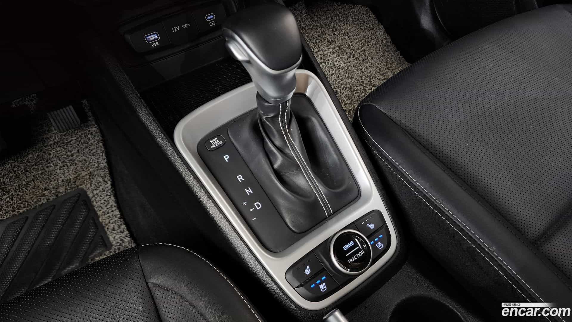 Venue Hyundai 2023.1-INNER-009