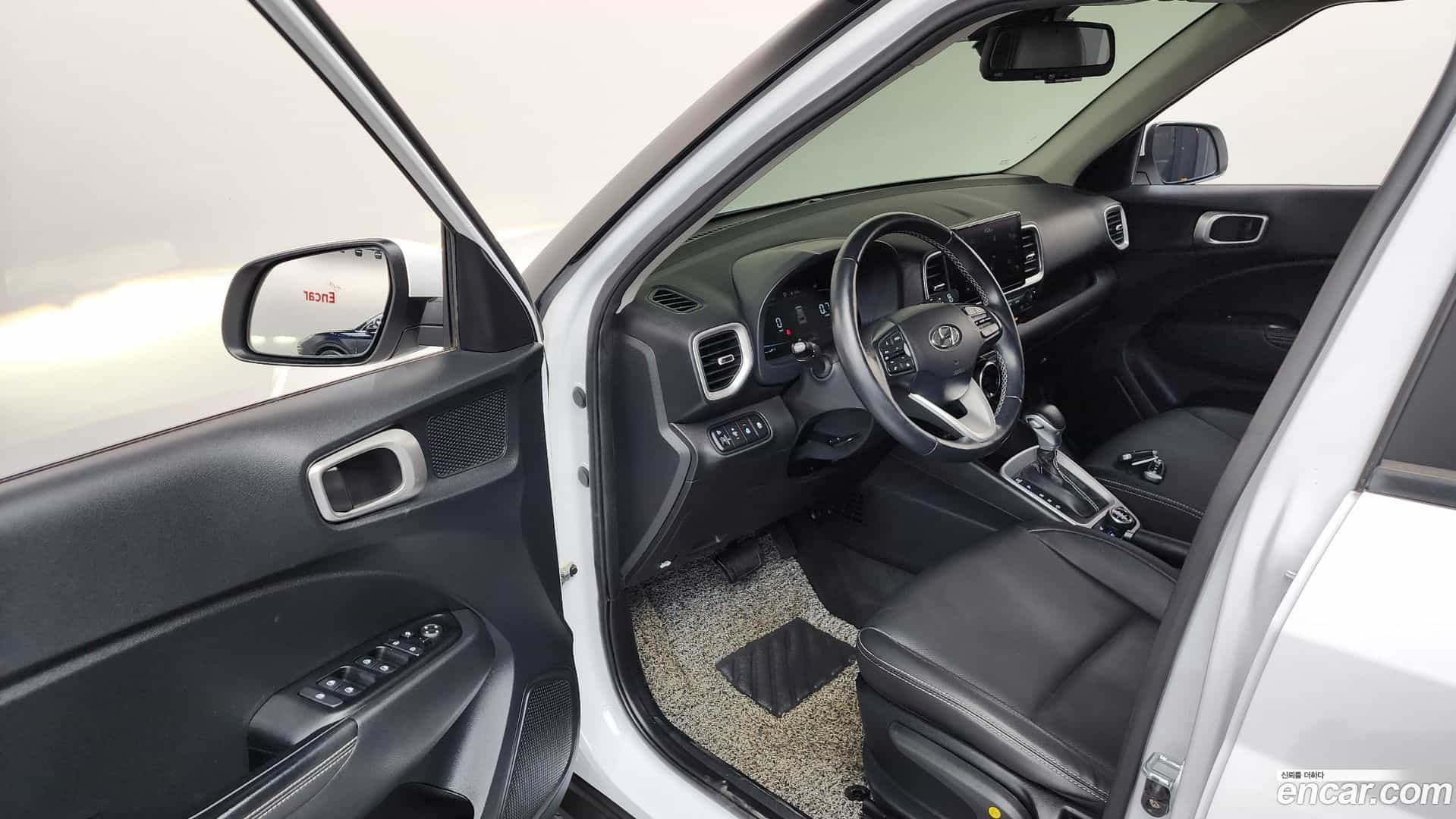 Venue Hyundai 2023.1-INNER-010