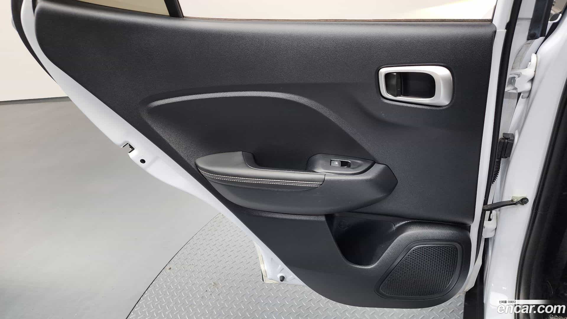 Venue Hyundai 2023.1-INNER-035