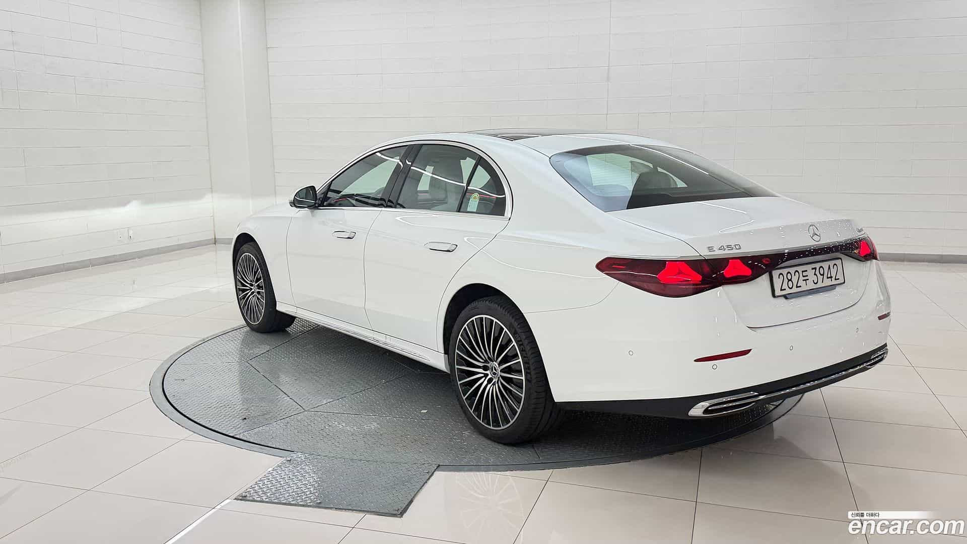E-Class Mercedes-Benz 2025.7-OUTER-003