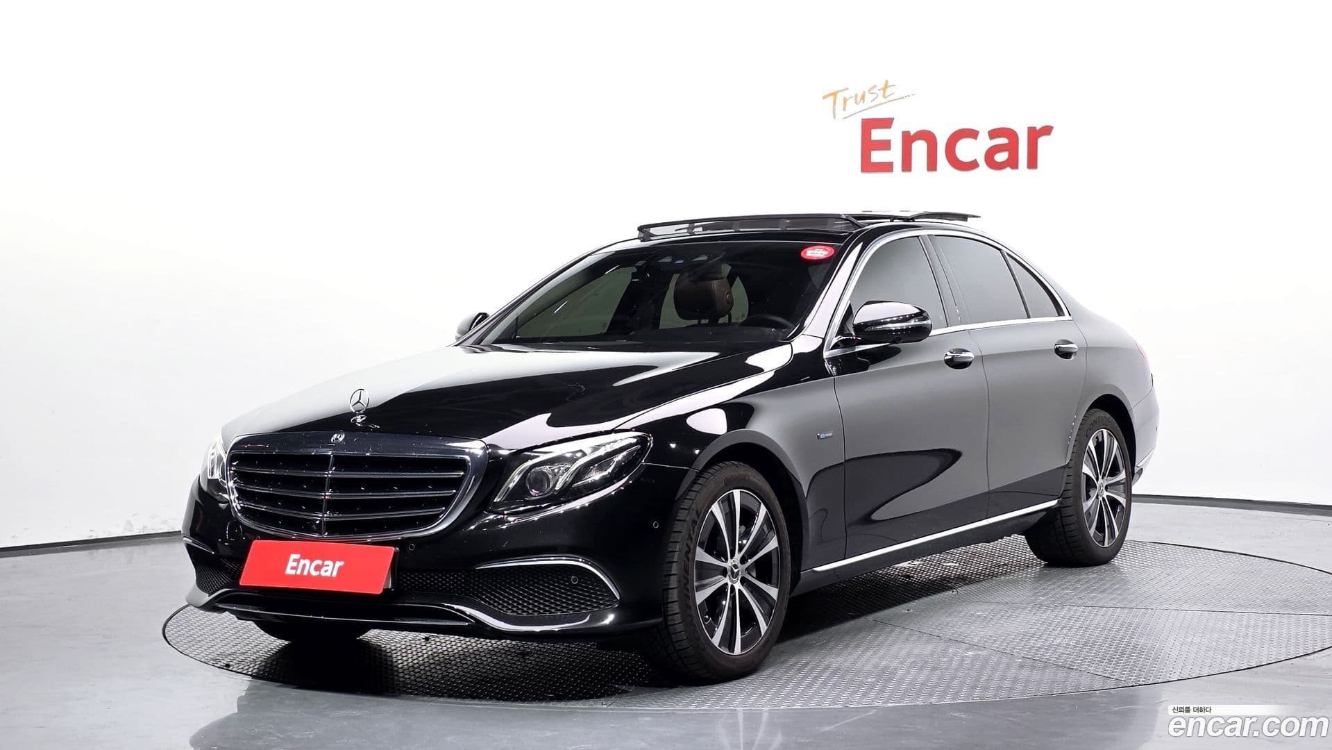 Main__Slider__Photo:E-Class Mercedes-Benz 2019.11-0
