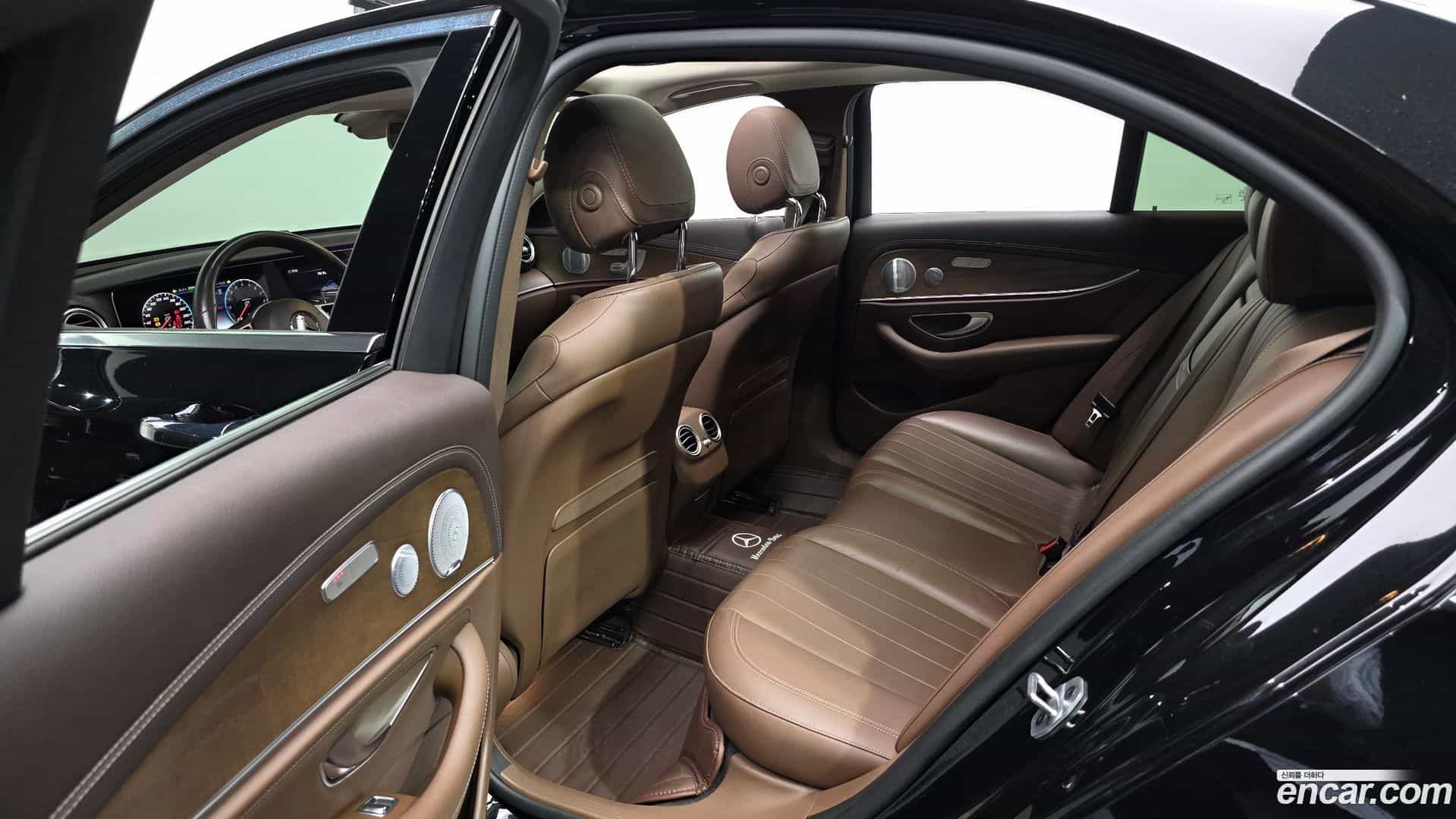 E-Class Mercedes-Benz 2019.11-OPTION-016