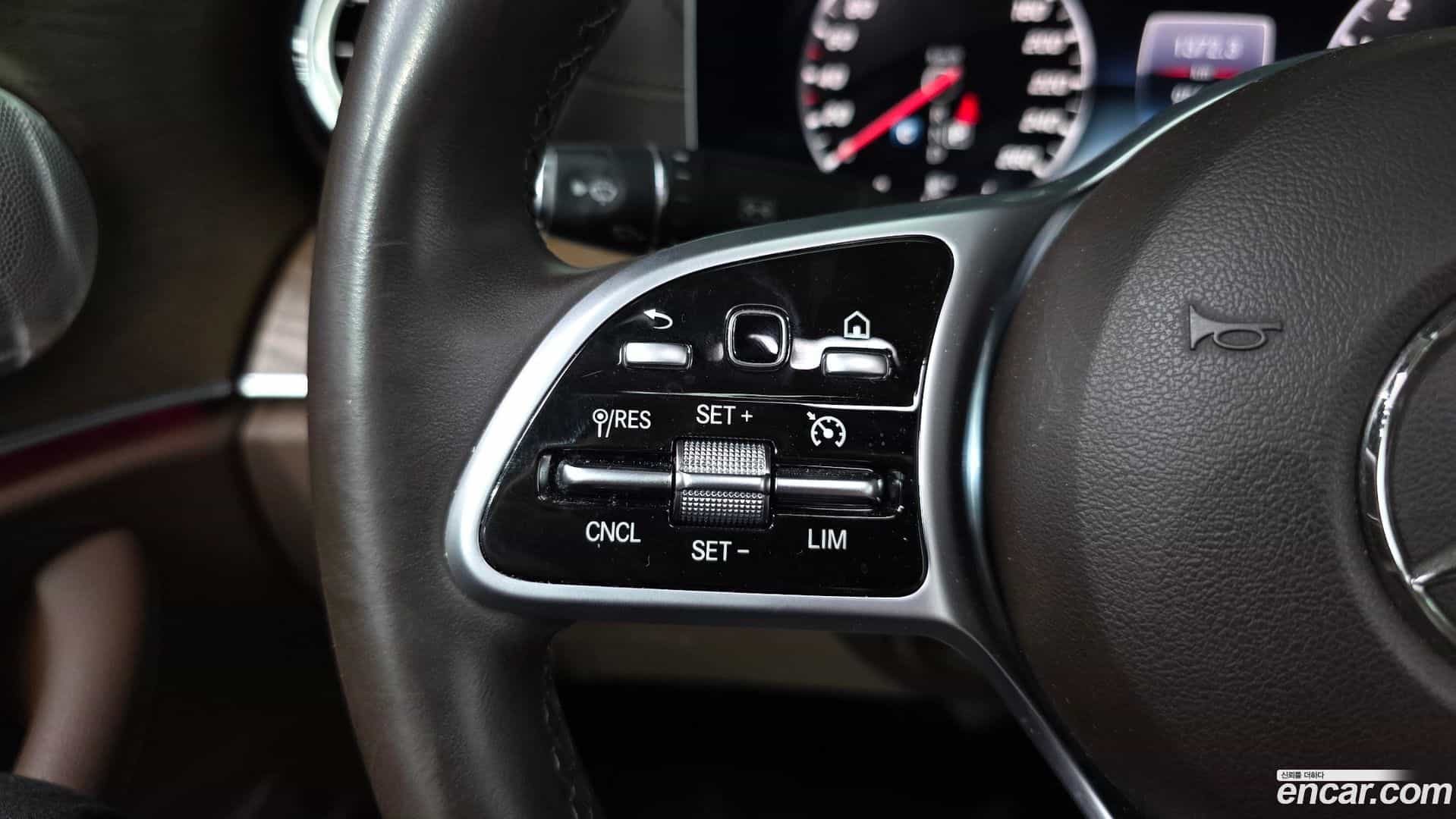 E-Class Mercedes-Benz 2019.11-OPTION-020