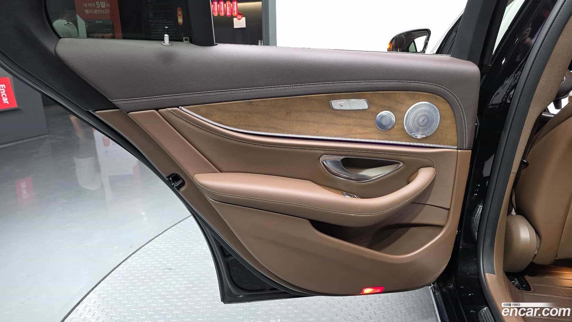 E-Class Mercedes-Benz 2019.11-INNER-035