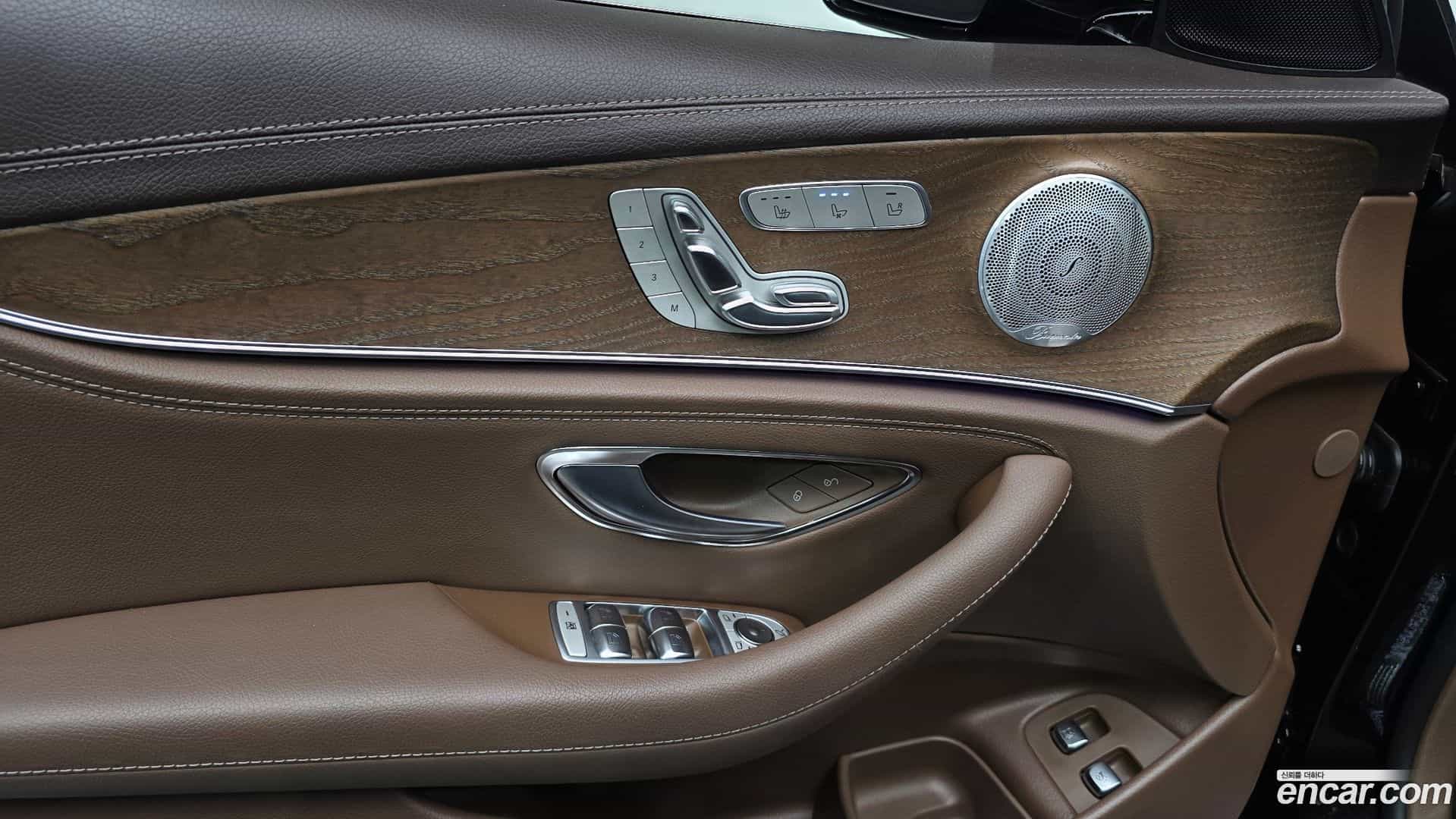 E-Class Mercedes-Benz 2019.11-OPTION-044